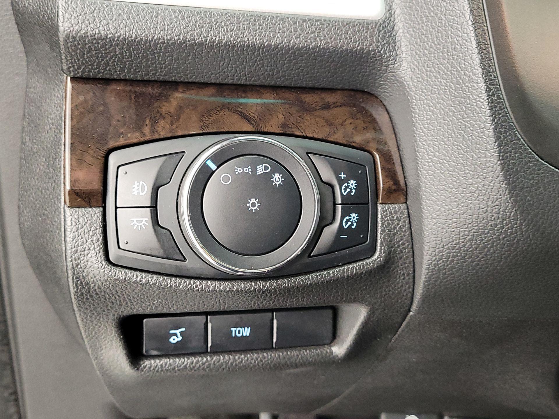 Thumbnail: 2015 Ford Explorer - 13