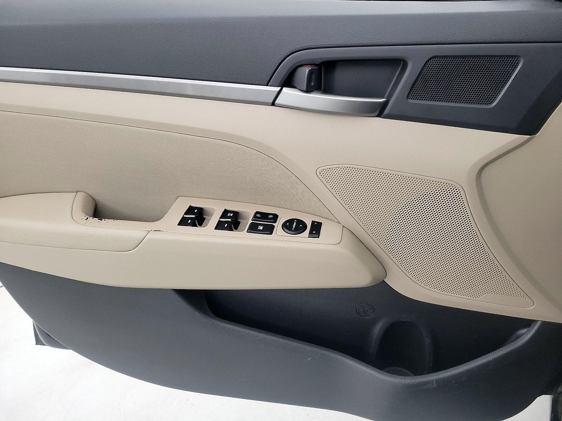 Thumbnail: 2018 Hyundai Elantra - 12