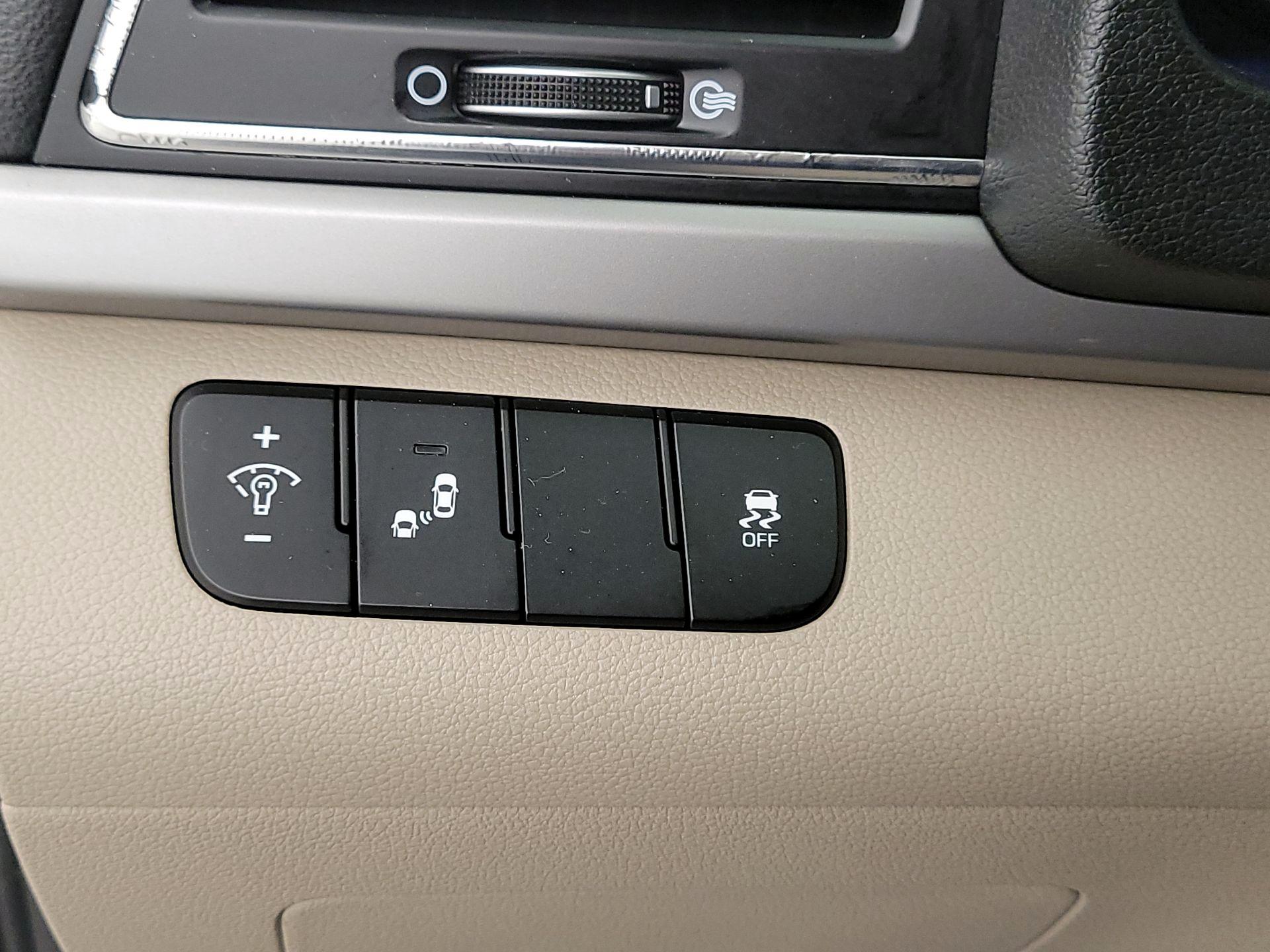 Thumbnail: 2018 Hyundai Elantra - 13