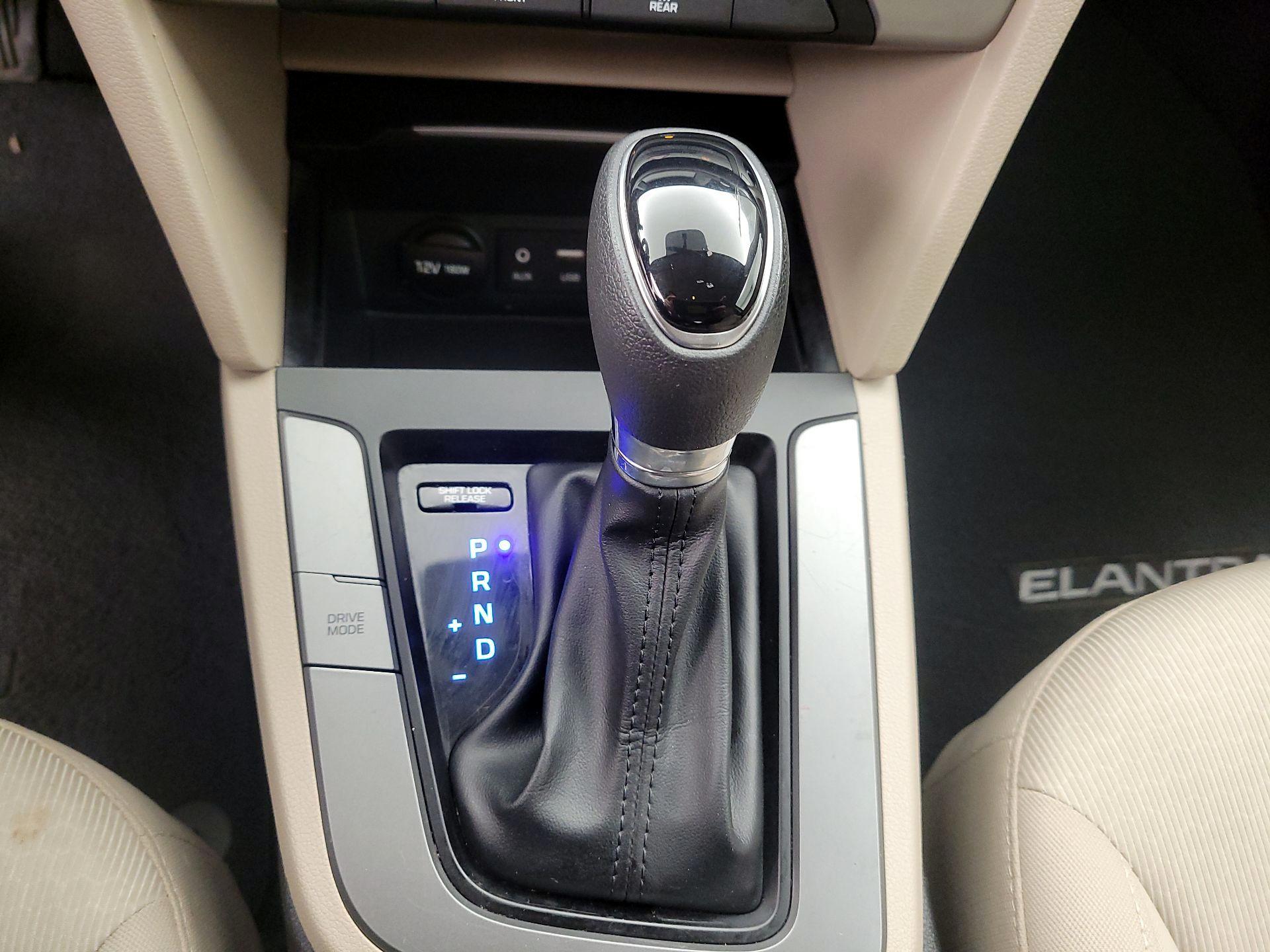 Thumbnail: 2018 Hyundai Elantra - 17