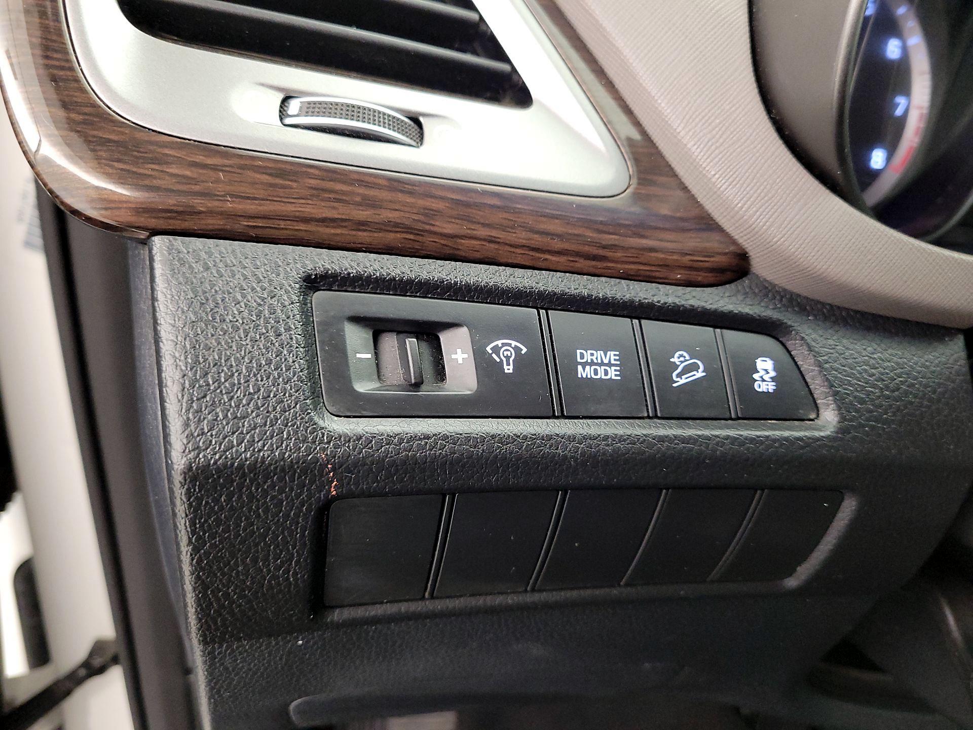 Thumbnail: 2018 Hyundai Santa Fe - 13