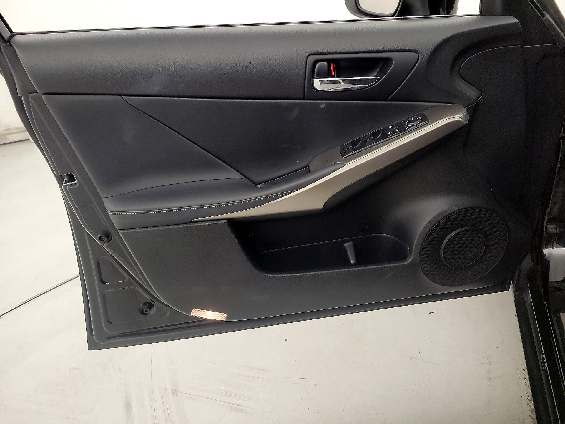 Thumbnail: 2015 Lexus IS - 12