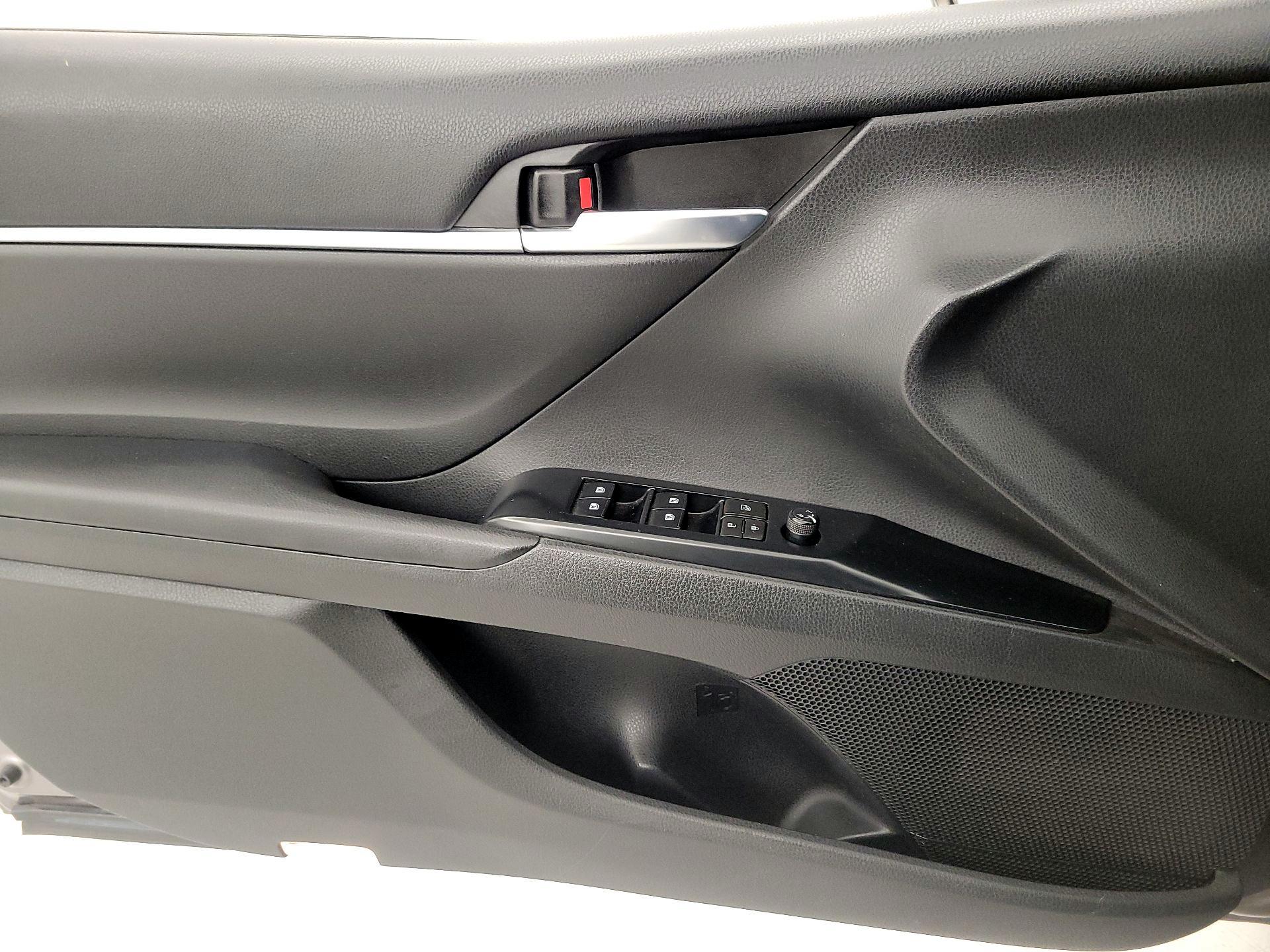 Thumbnail: 2018 Toyota Camry - 12