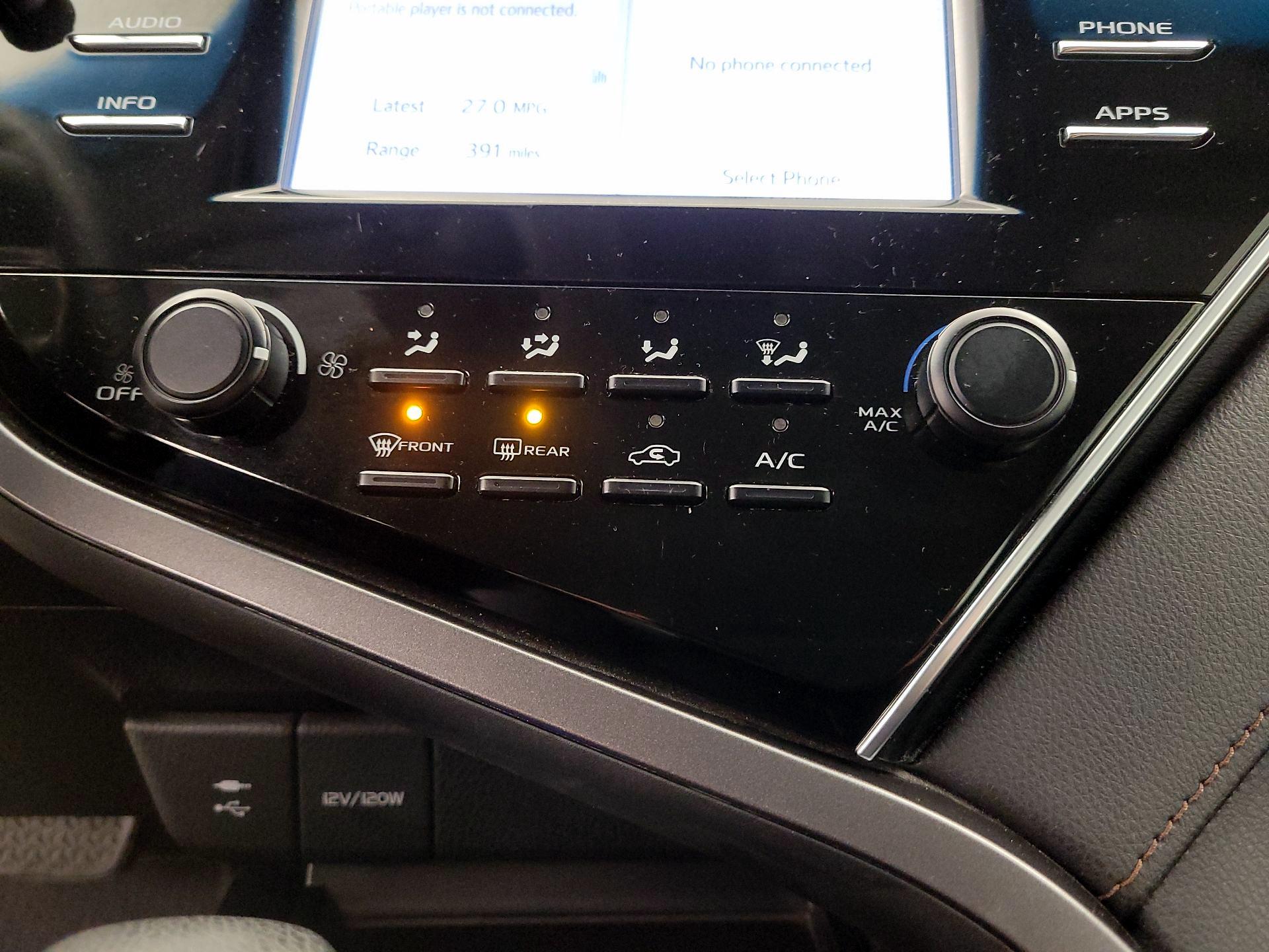 Thumbnail: 2018 Toyota Camry - 16