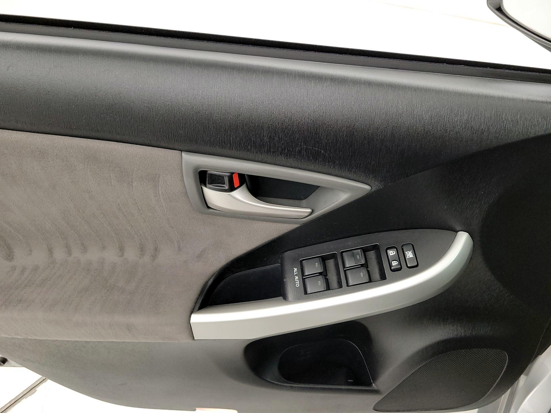 Thumbnail: 2015 Toyota Prius - 12