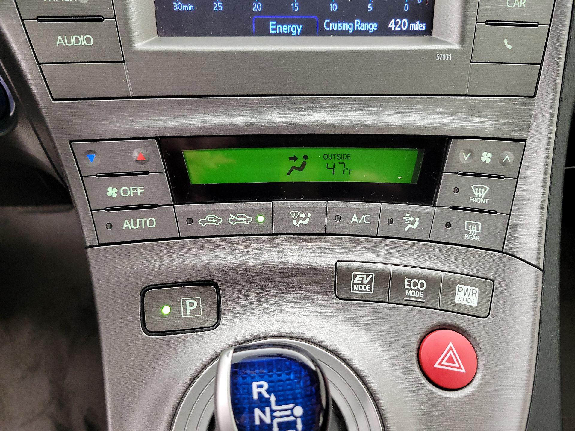 Thumbnail: 2015 Toyota Prius - 16