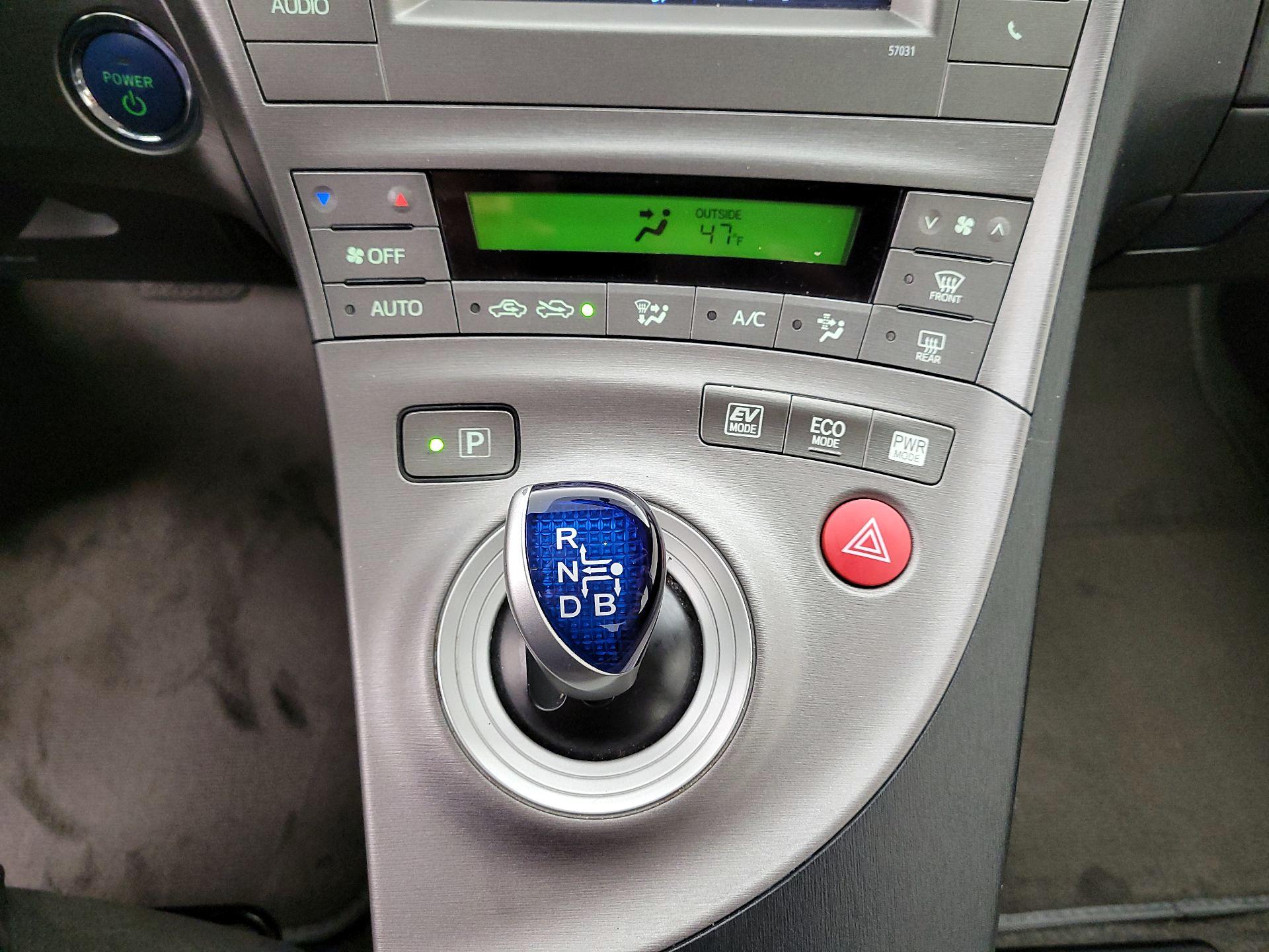 Thumbnail: 2015 Toyota Prius - 17