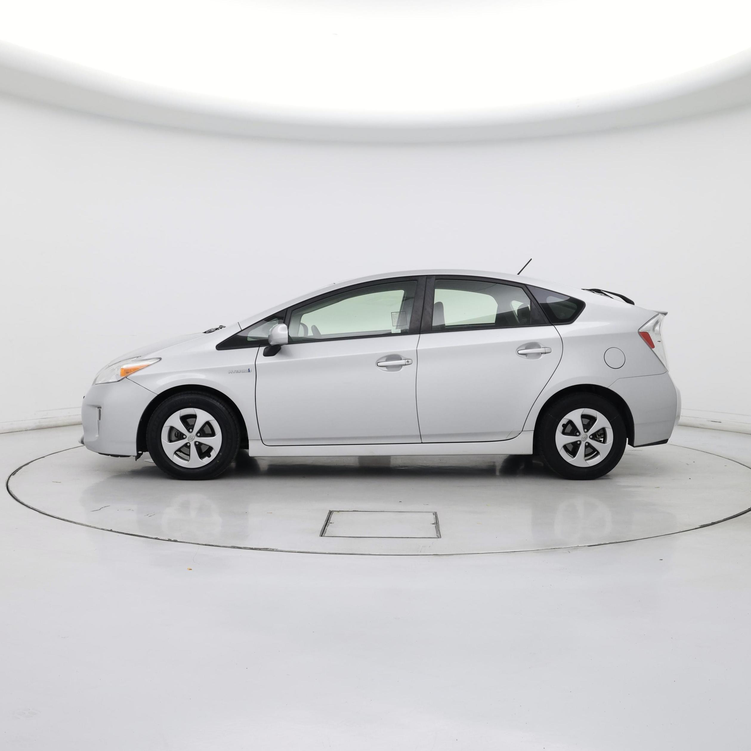Thumbnail: 2015 Toyota Prius - 3