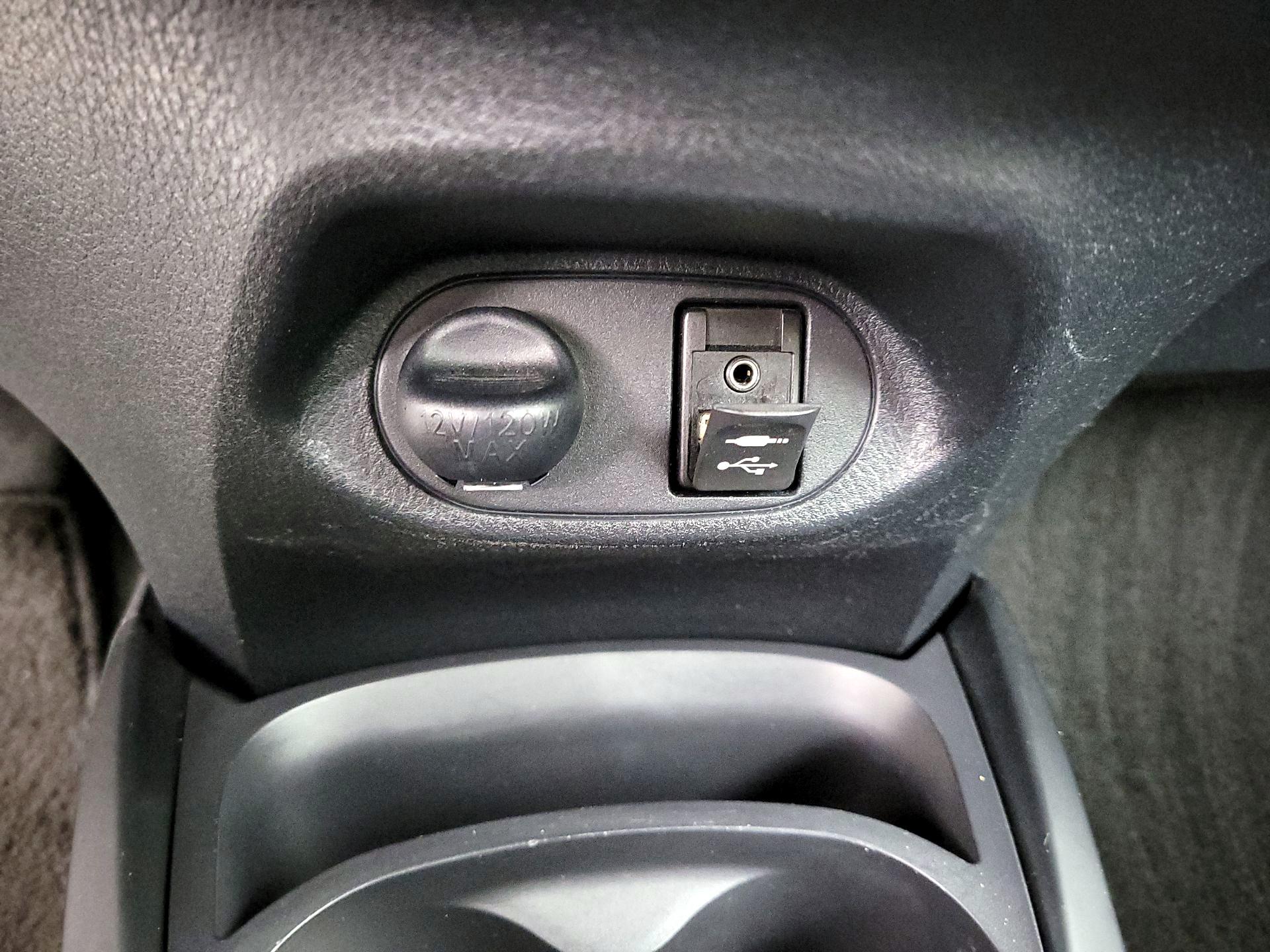 Thumbnail: 2015 Toyota Yaris - 16