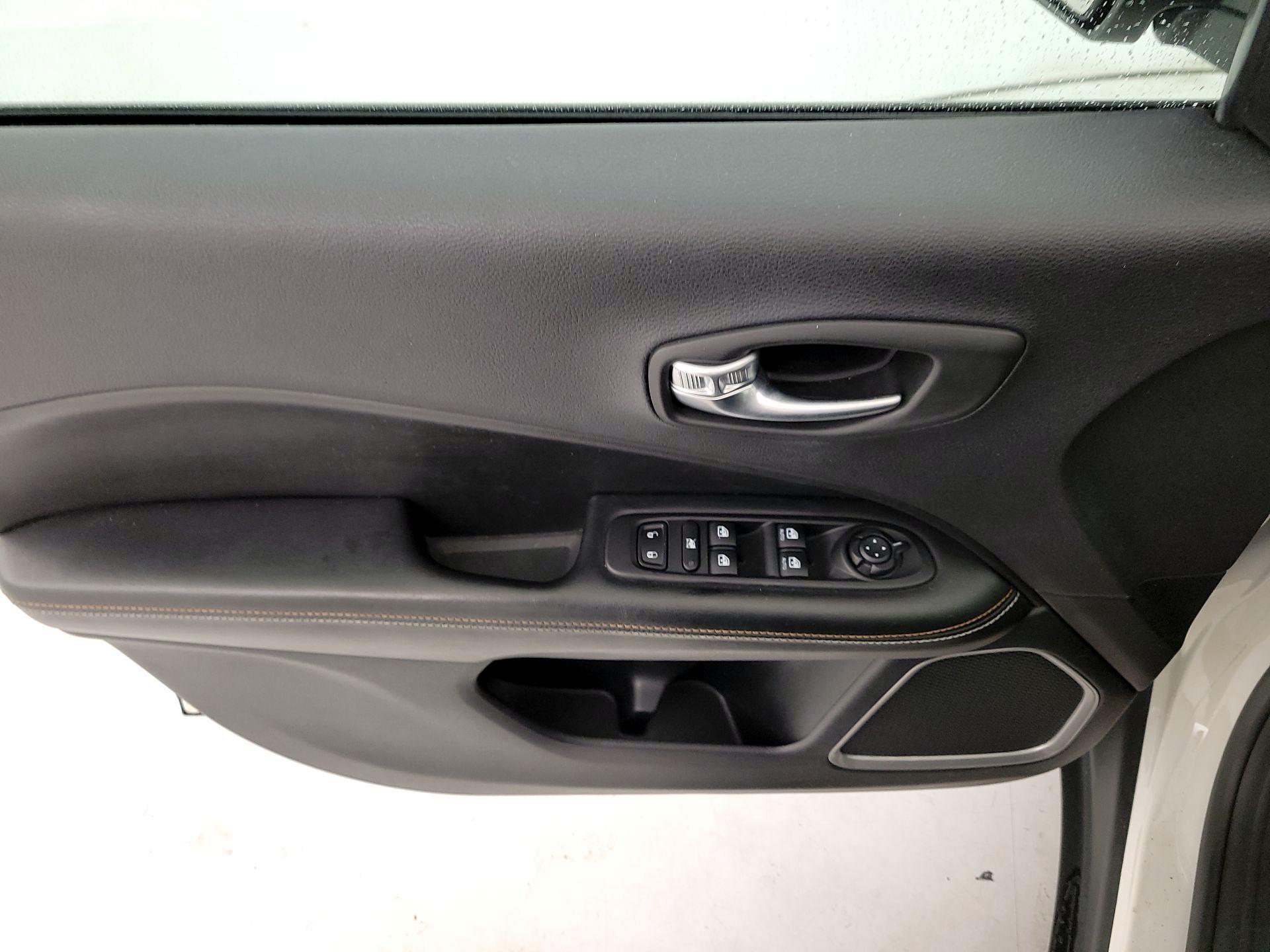 Thumbnail: 2020 Jeep Compass - 12