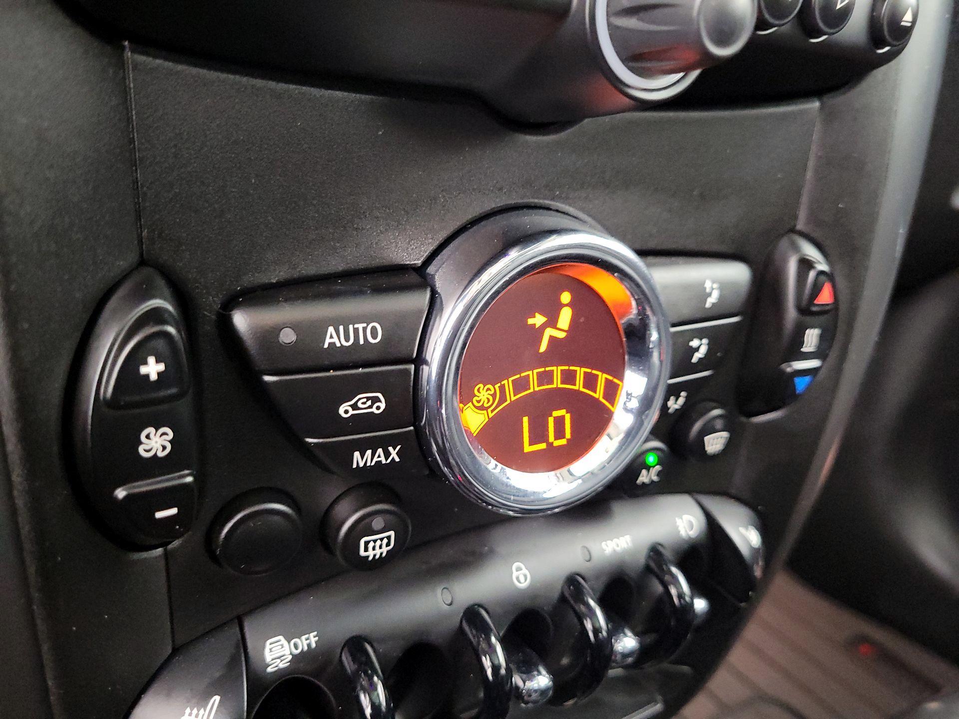 Thumbnail: 2016 MINI Cooper Countryman - 14