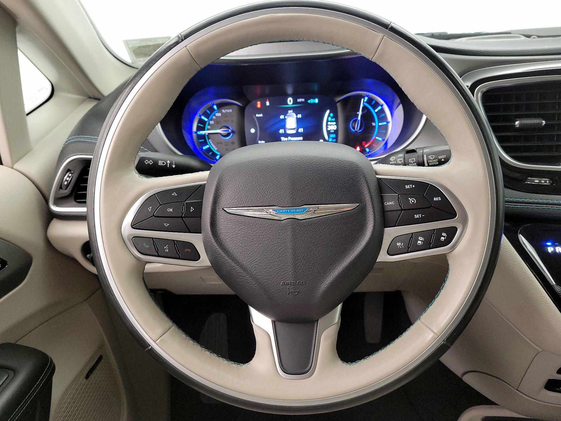 Thumbnail: 2019 Chrysler Pacifica - 10