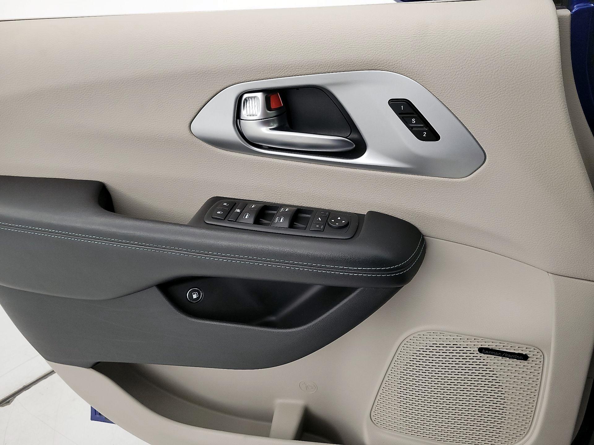 Thumbnail: 2019 Chrysler Pacifica - 12