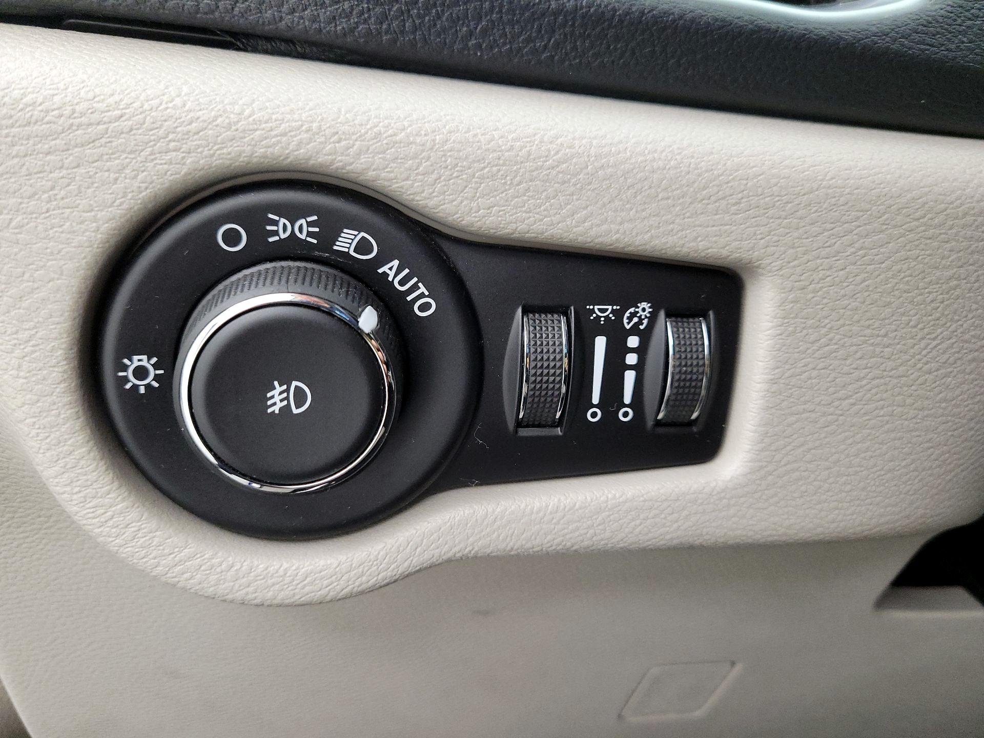 Thumbnail: 2019 Chrysler Pacifica - 13