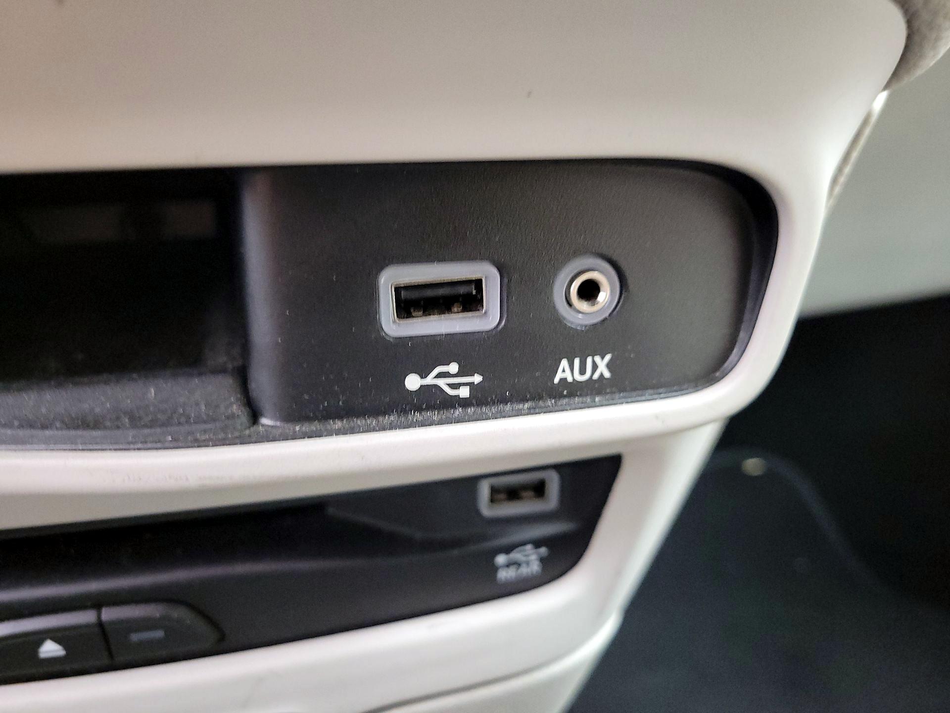 Thumbnail: 2019 Chrysler Pacifica - 19