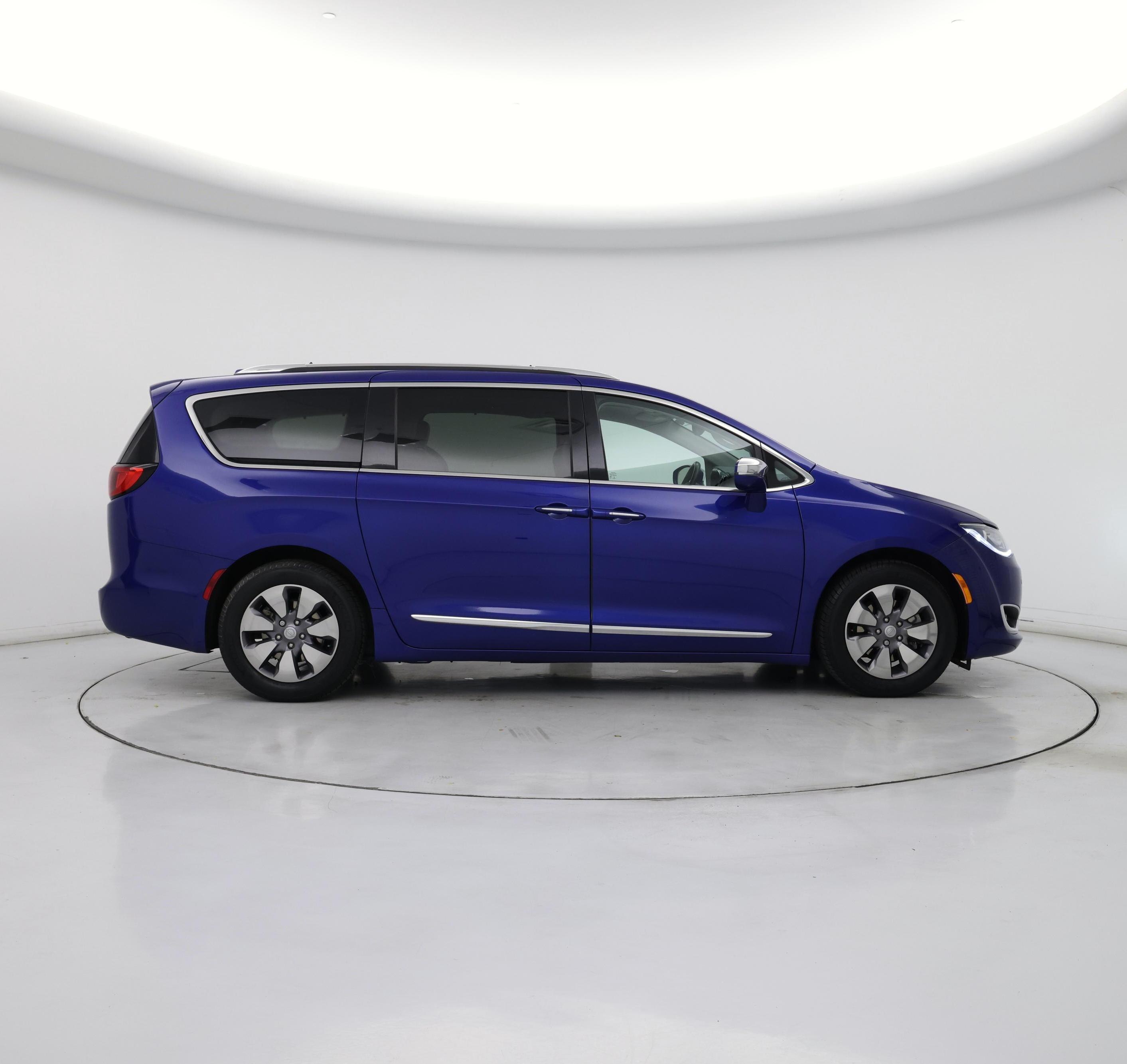 Thumbnail: 2019 Chrysler Pacifica - 7