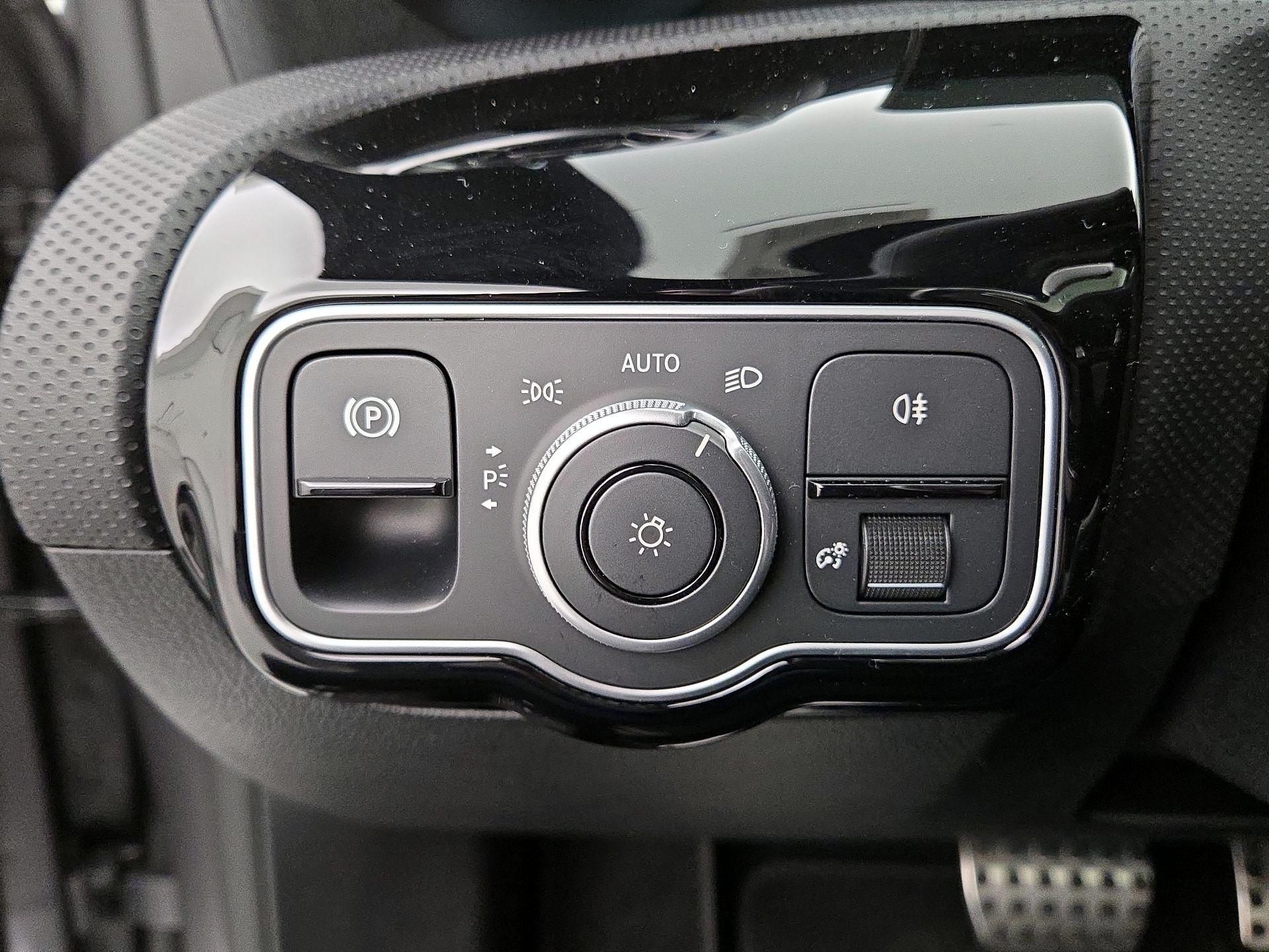 Thumbnail: 2025 Mercedes-Benz CLA - 13