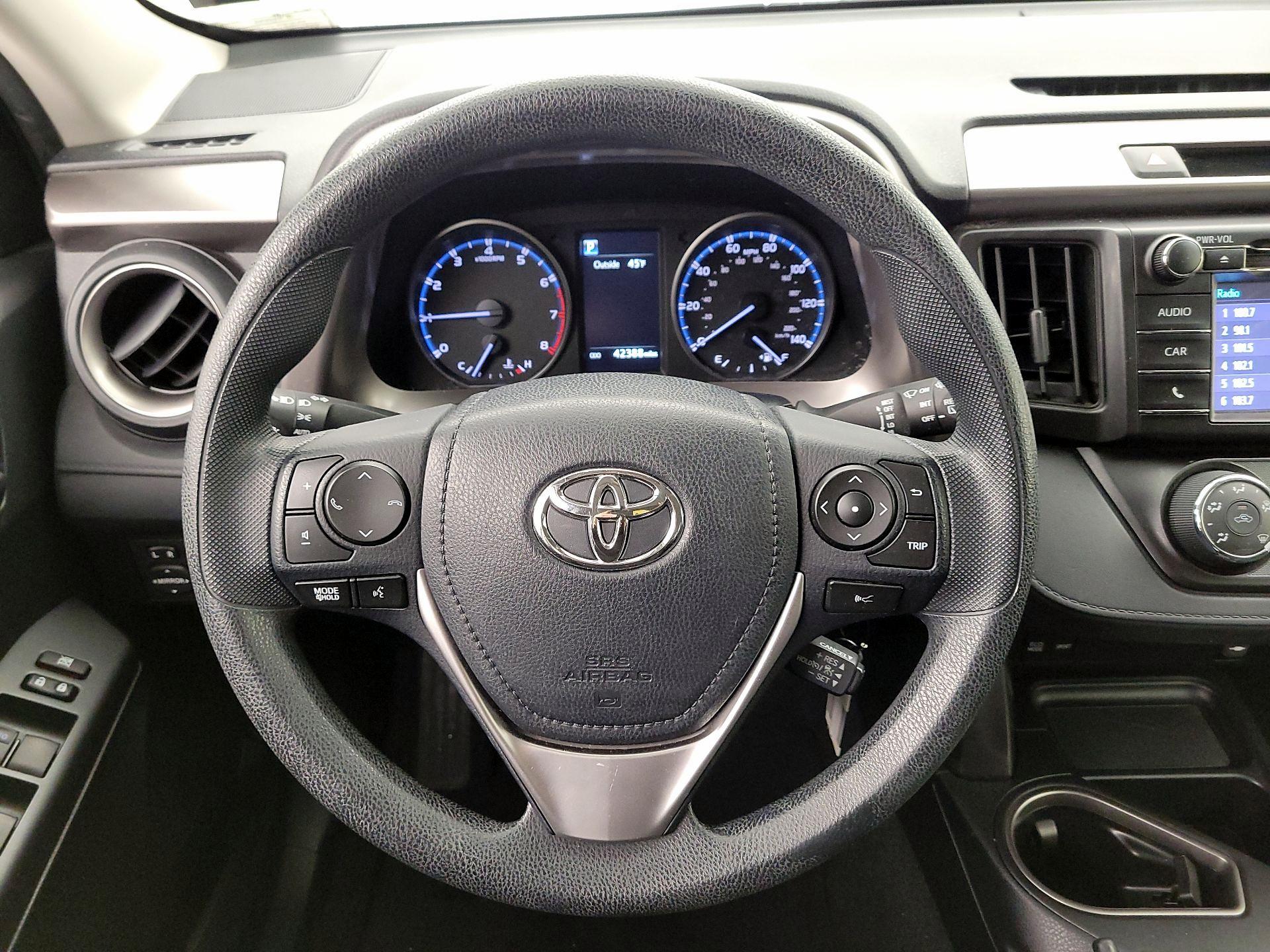 Thumbnail: 2018 Toyota RAV4 - 10