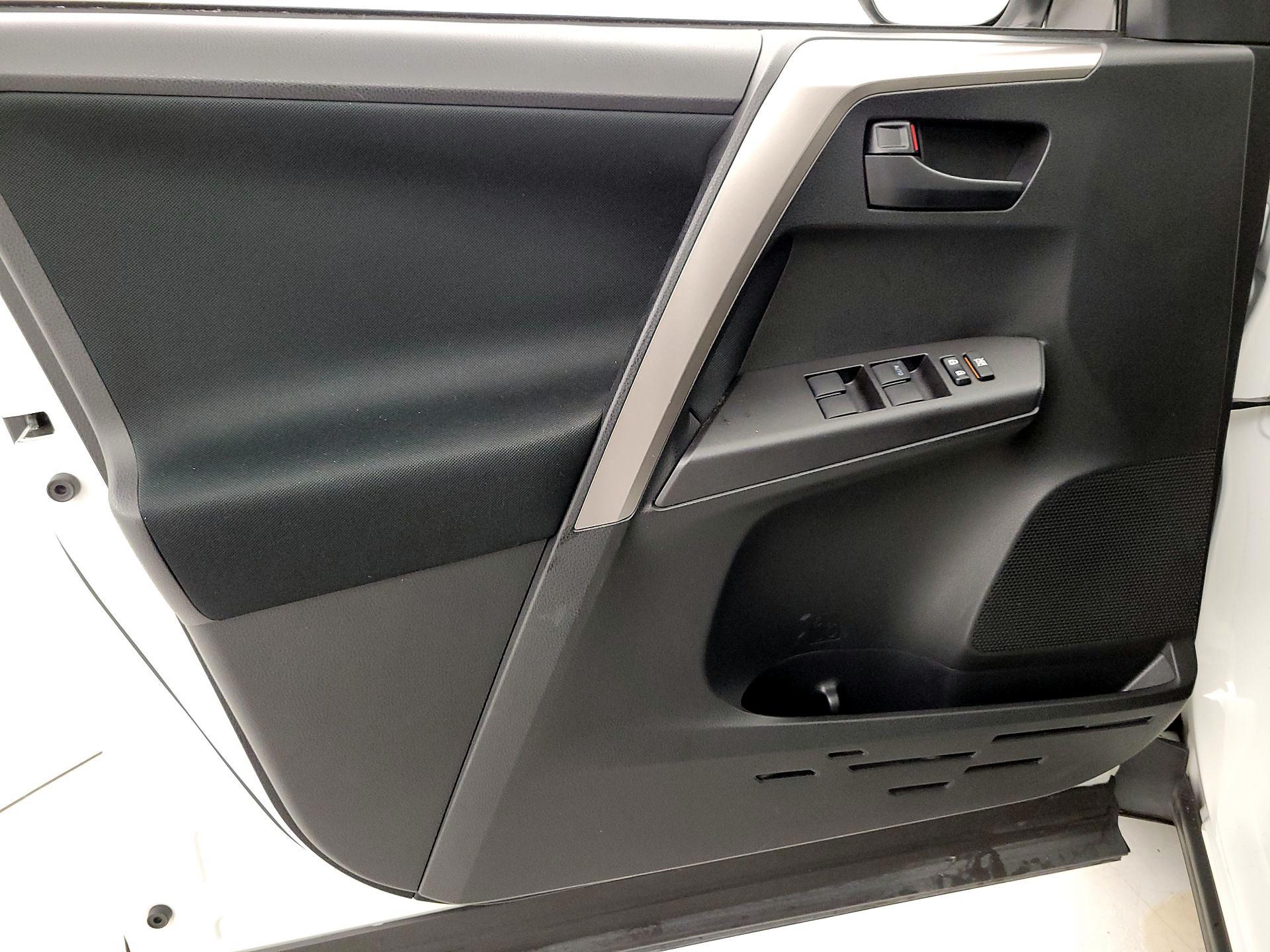 Thumbnail: 2018 Toyota RAV4 - 12