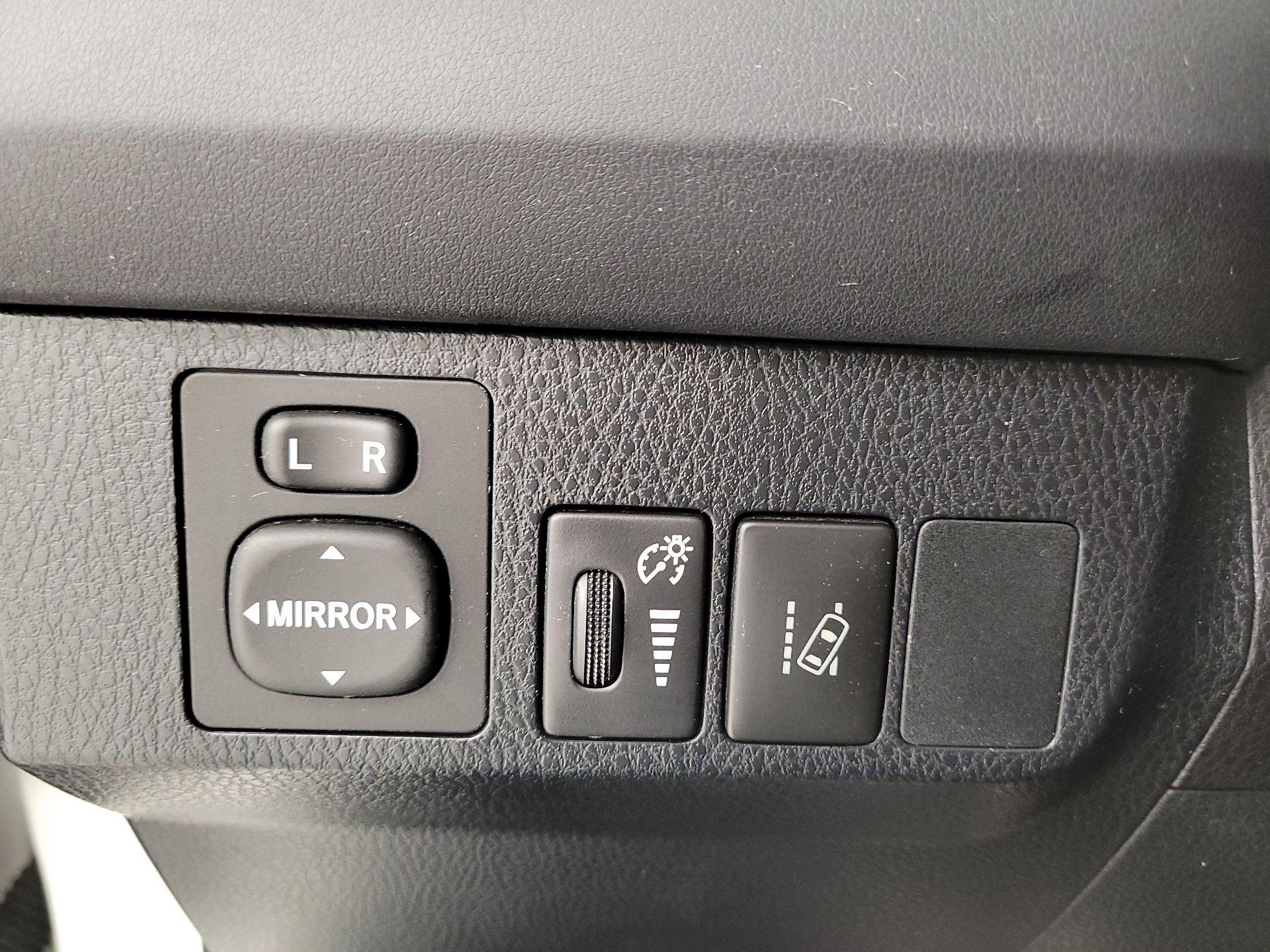 Thumbnail: 2018 Toyota RAV4 - 13