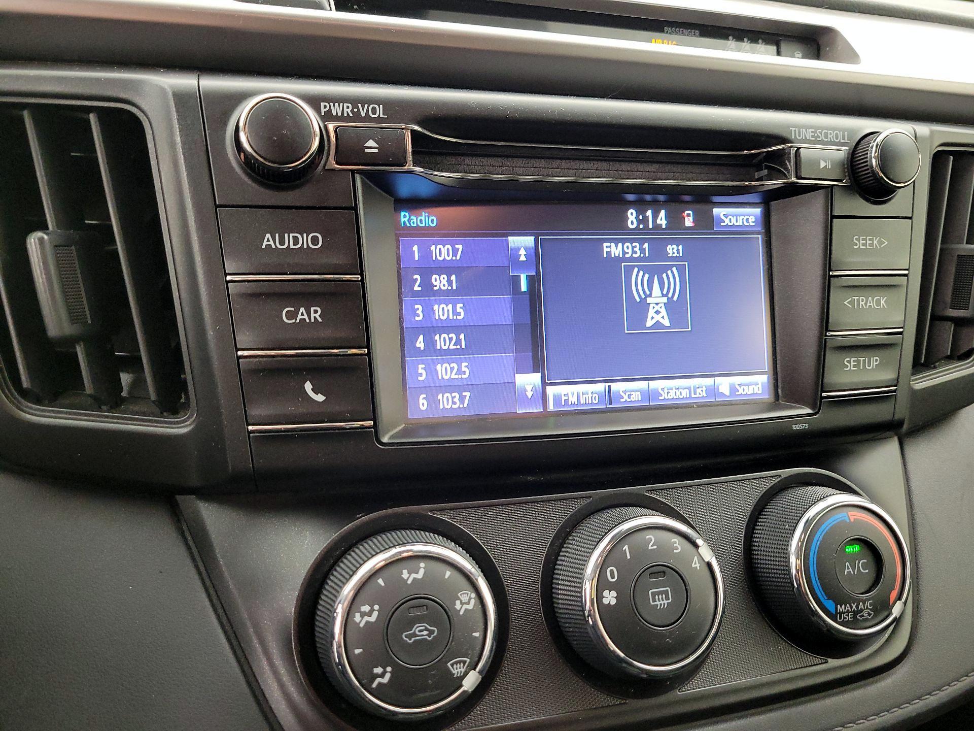 Thumbnail: 2018 Toyota RAV4 - 15