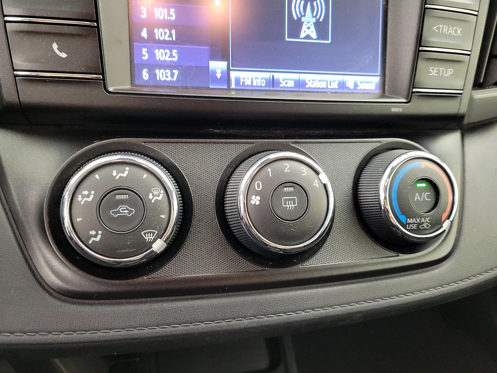 Thumbnail: 2018 Toyota RAV4 - 16