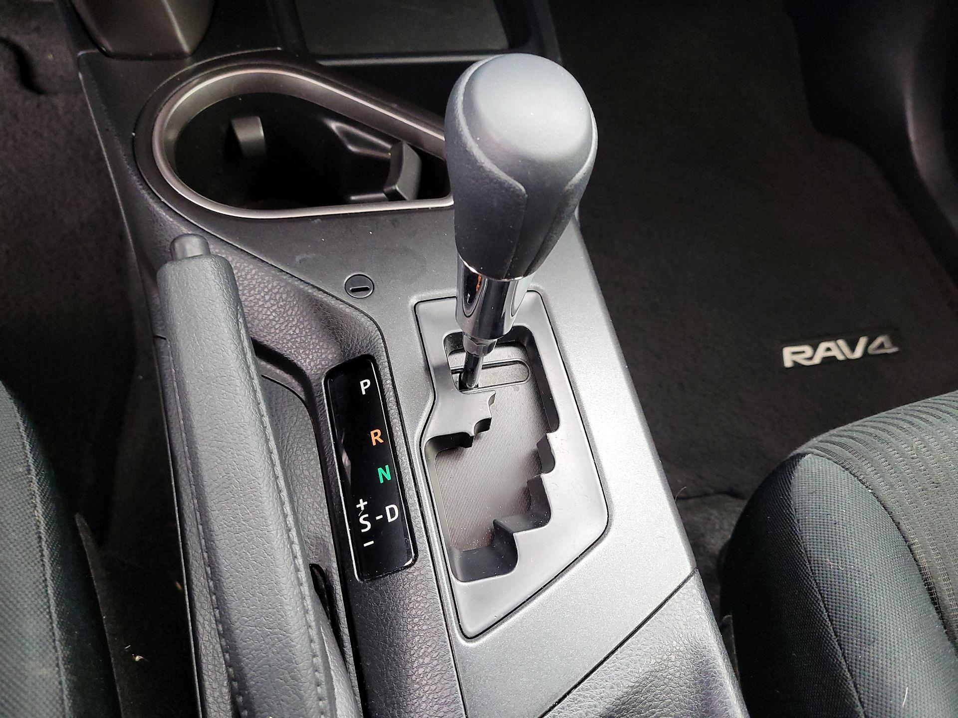 Thumbnail: 2018 Toyota RAV4 - 17