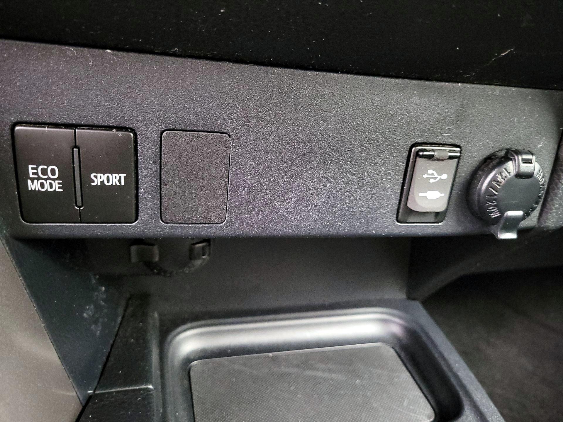 Thumbnail: 2018 Toyota RAV4 - 18