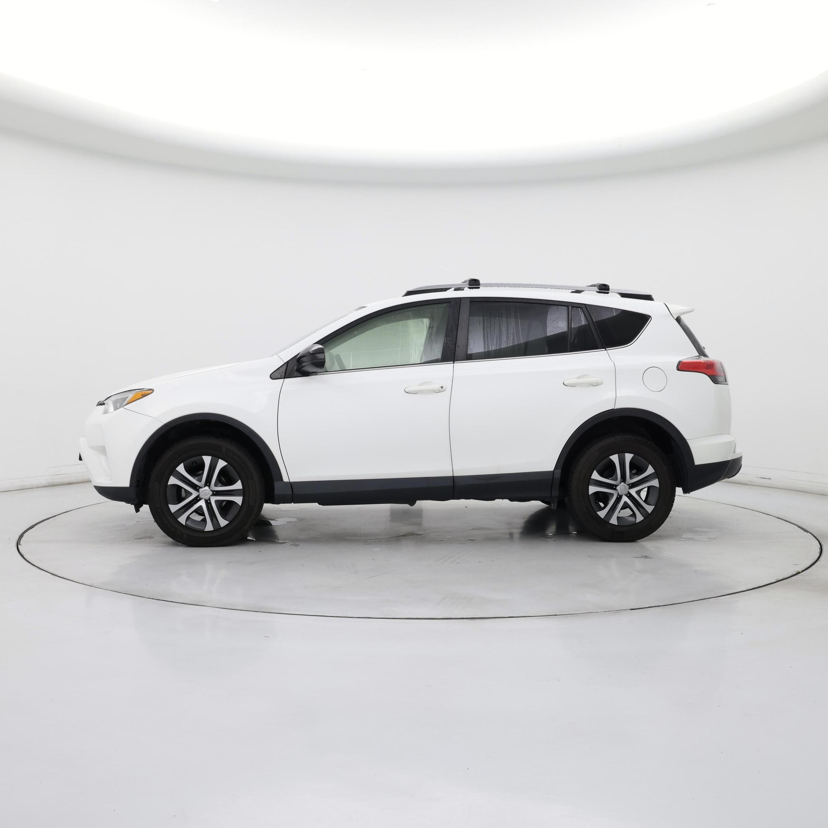 Thumbnail: 2018 Toyota RAV4 - 3