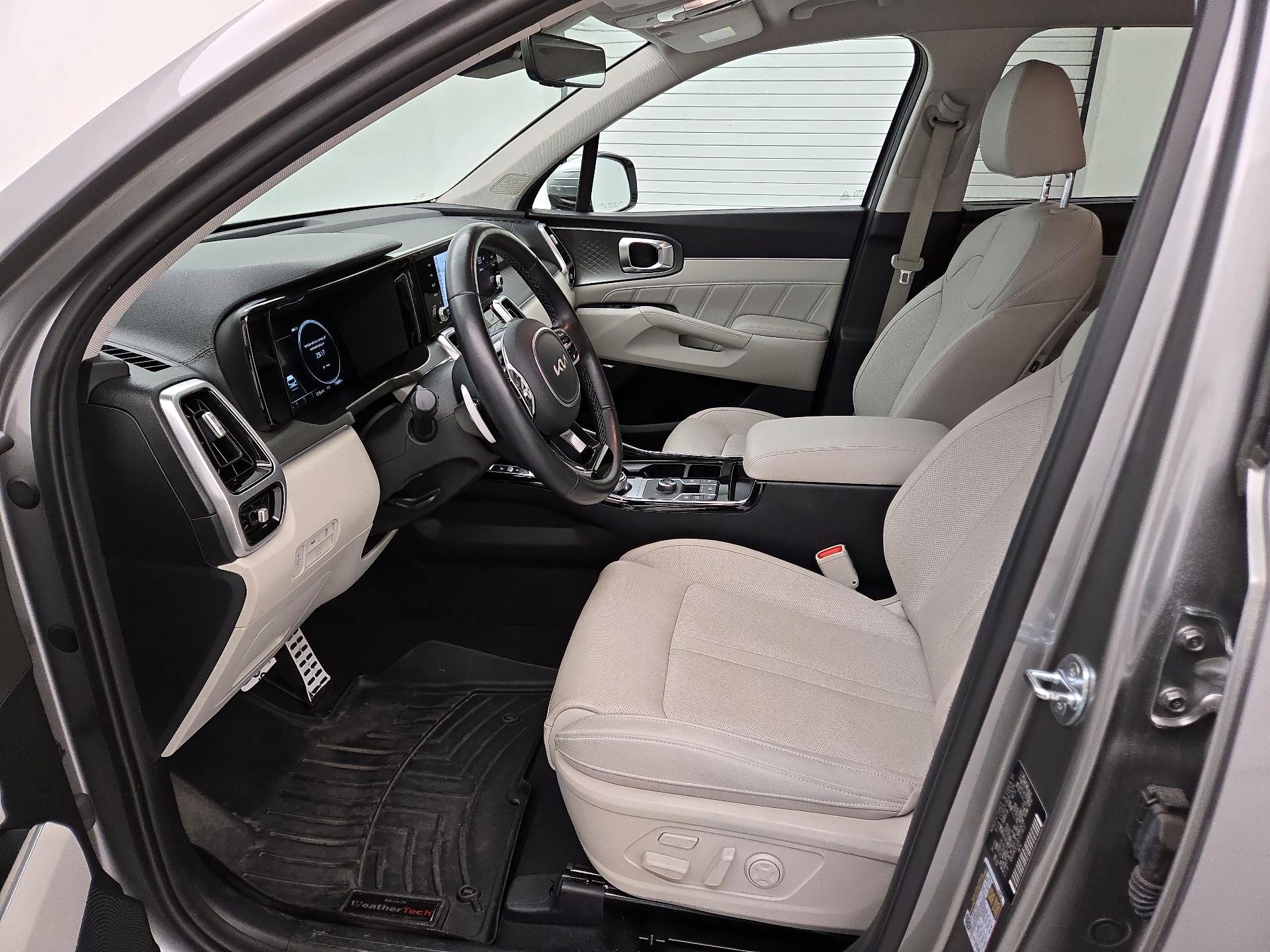 Thumbnail: 2023 Kia Sorento - 11