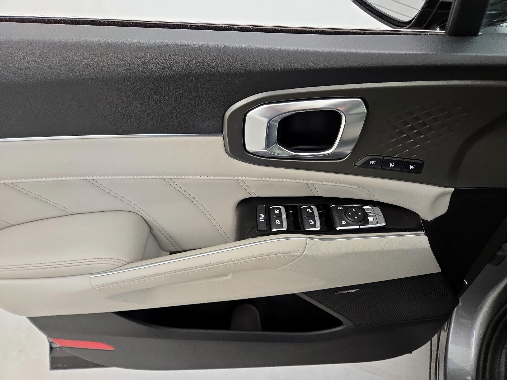 Thumbnail: 2023 Kia Sorento - 12