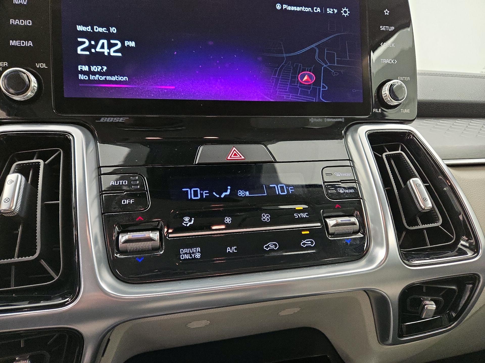 Thumbnail: 2023 Kia Sorento - 17