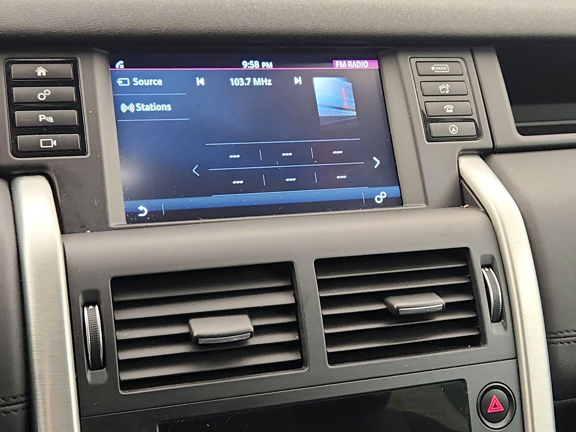 Thumbnail: 2018 Land Rover Discovery Sport - 16