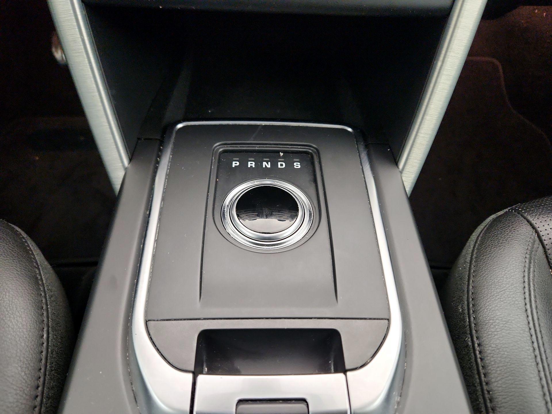 Thumbnail: 2018 Land Rover Discovery Sport - 18