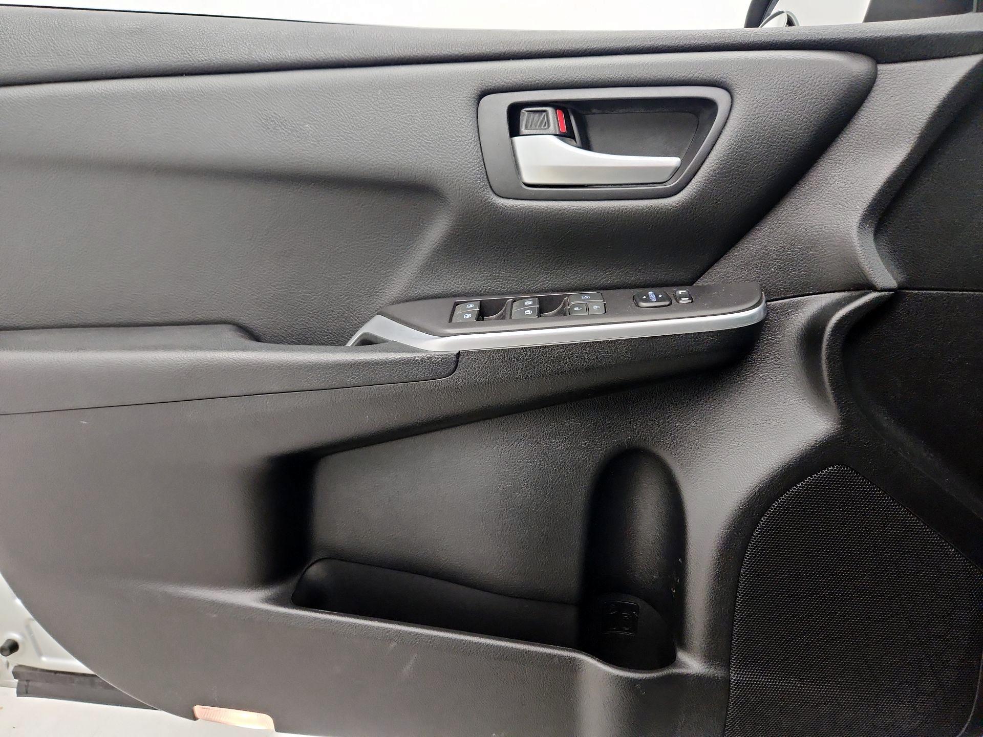 Thumbnail: 2015 Toyota Camry - 12