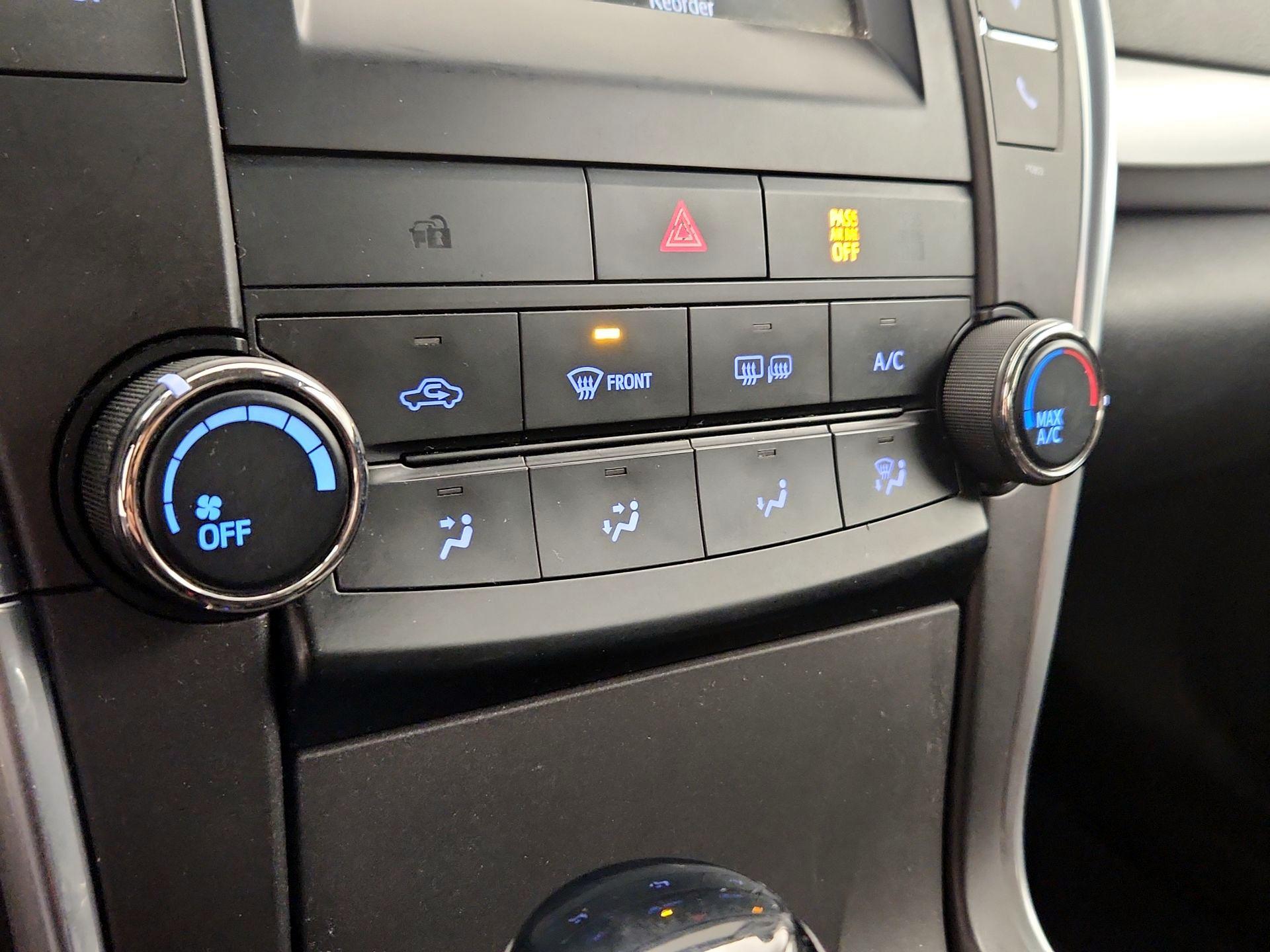 Thumbnail: 2015 Toyota Camry - 16