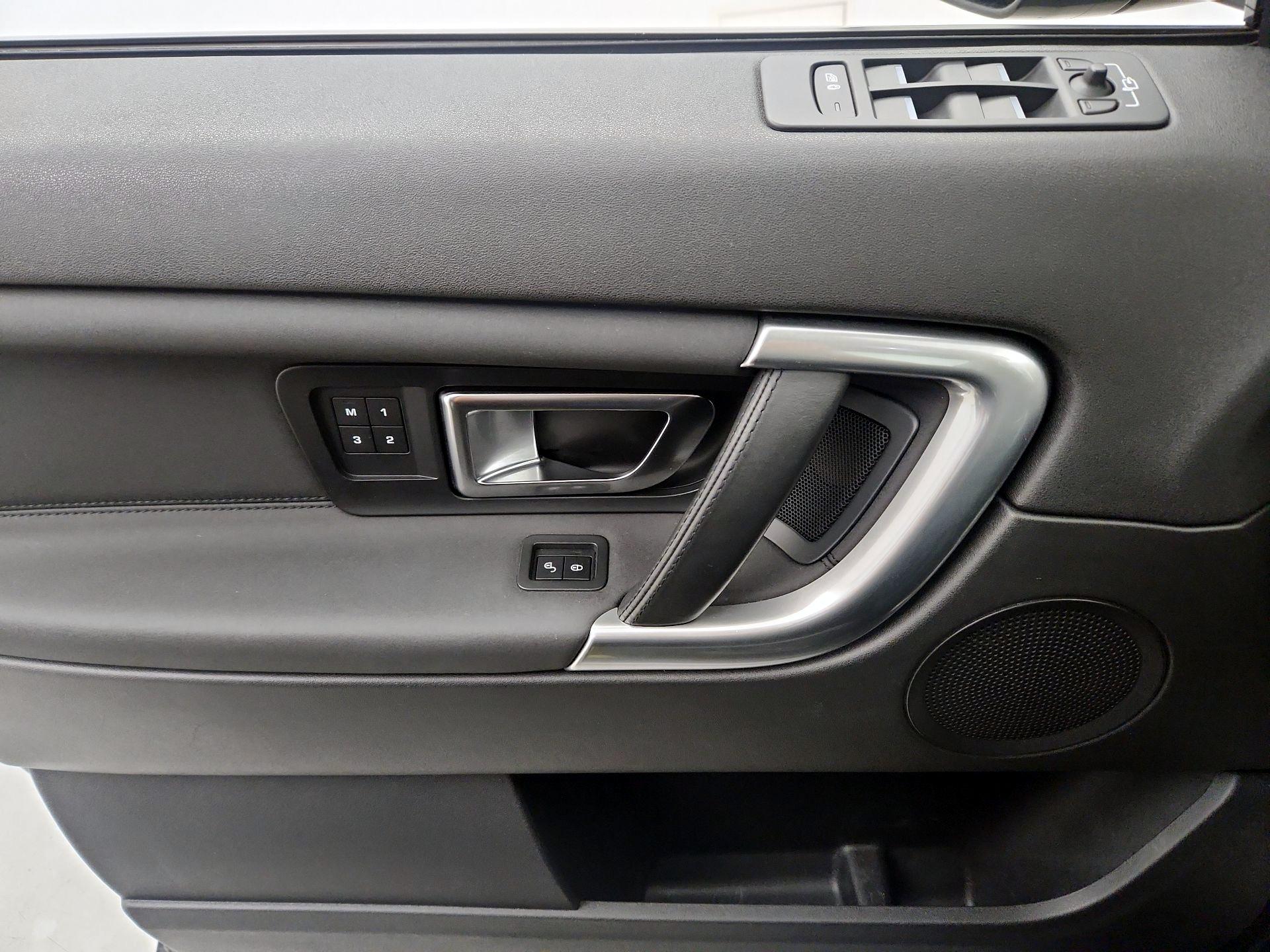 Thumbnail: 2019 Land Rover Discovery Sport - 12