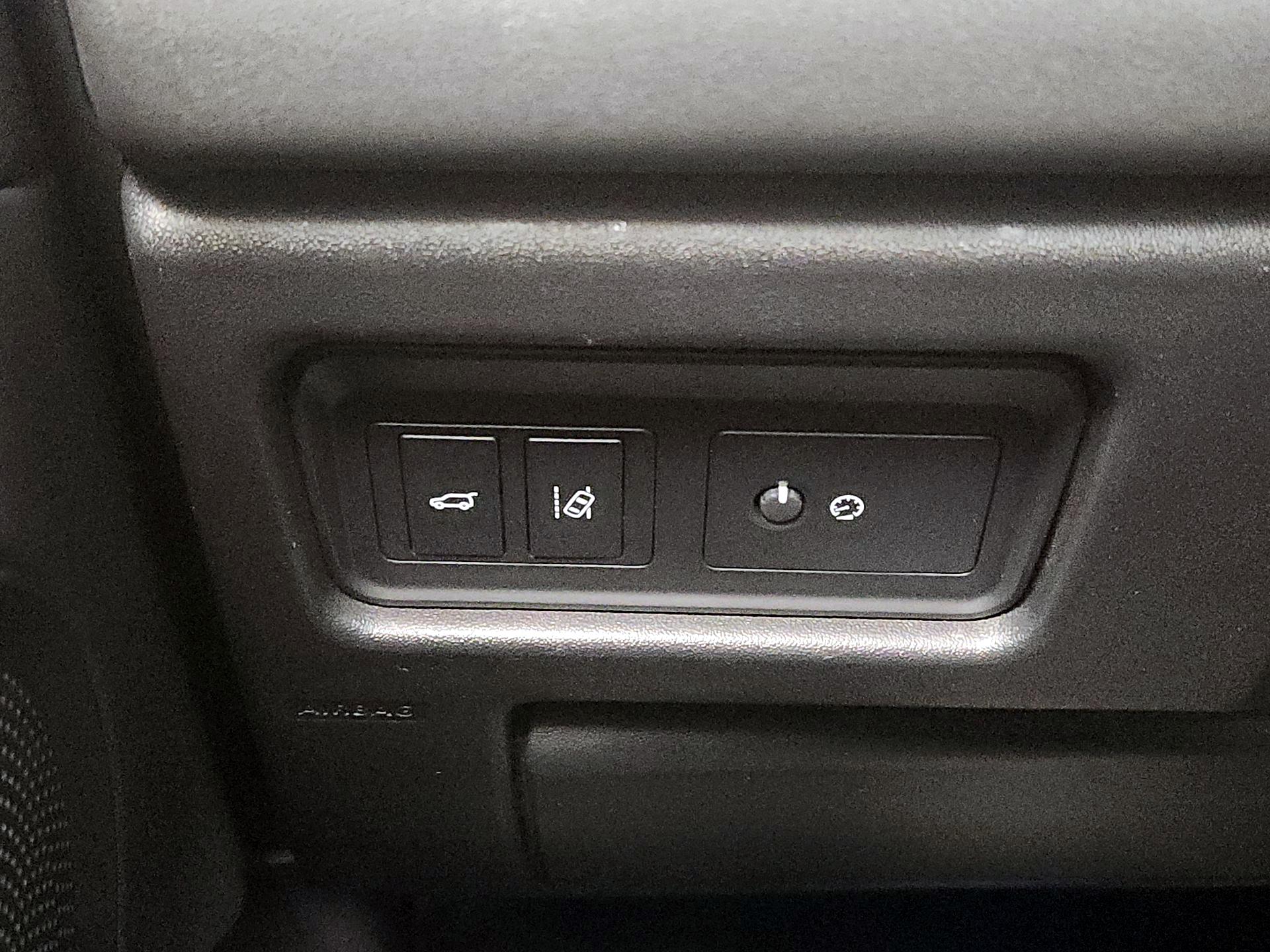 Thumbnail: 2019 Land Rover Discovery Sport - 13