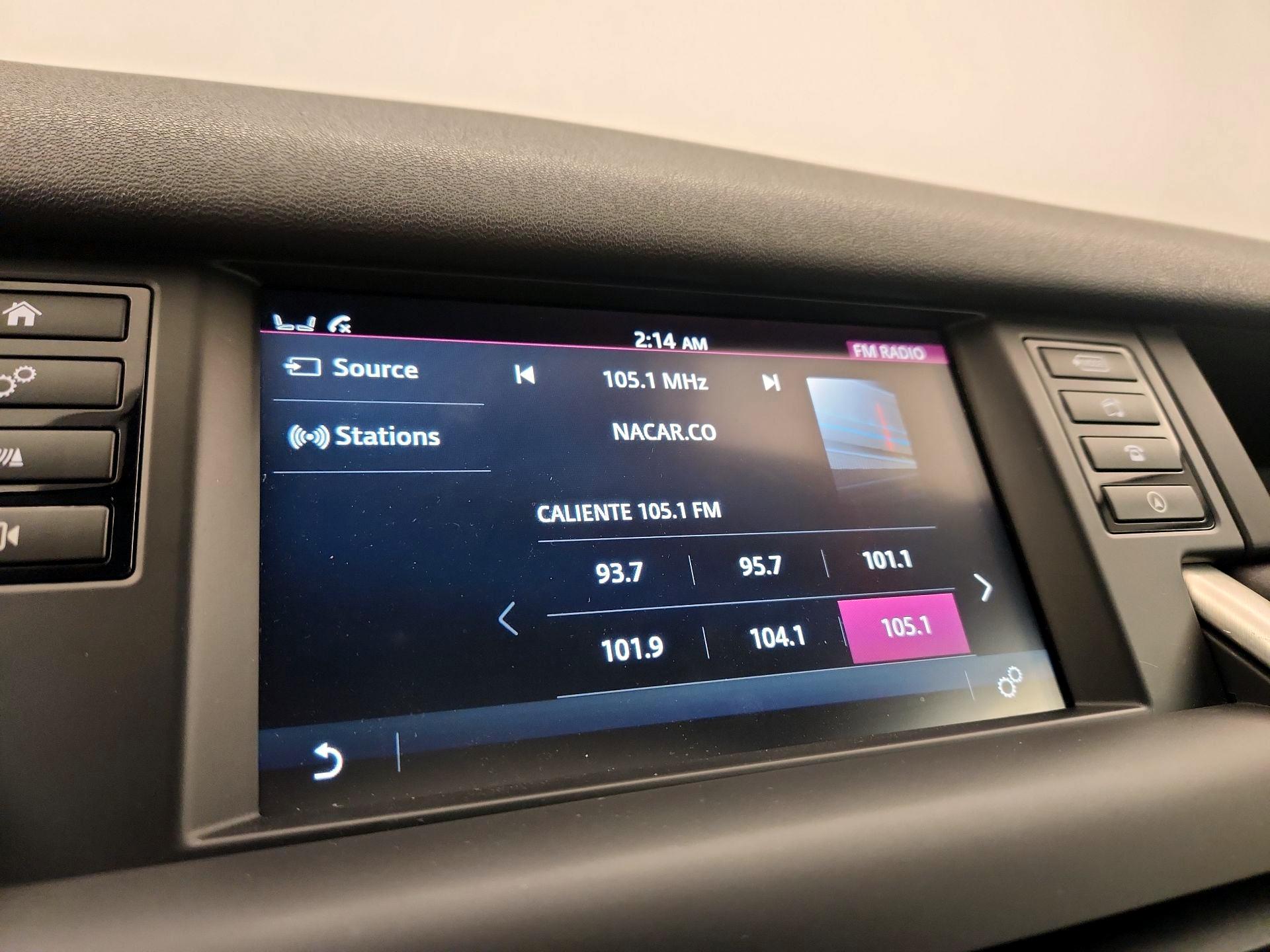 Thumbnail: 2019 Land Rover Discovery Sport - 15