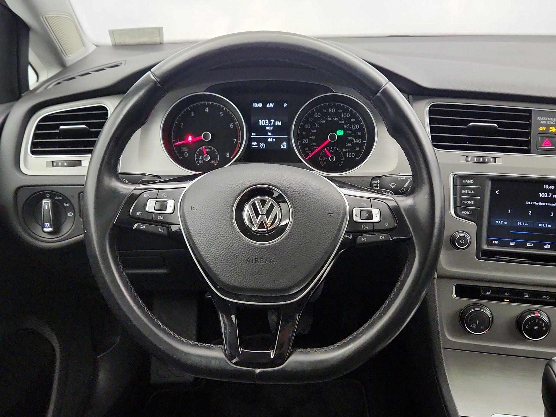 Thumbnail: 2017 Volkswagen Golf - 10