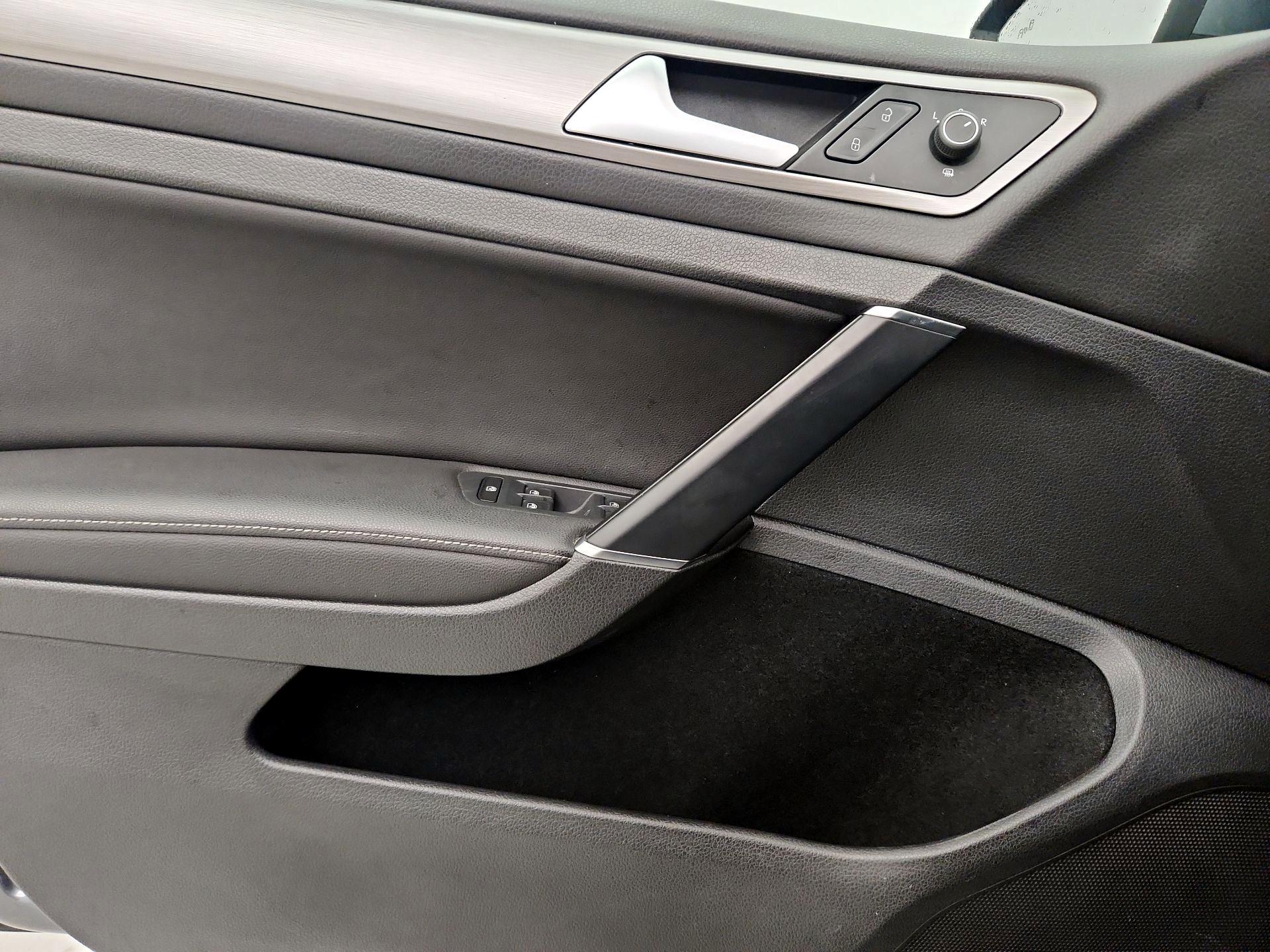 Thumbnail: 2017 Volkswagen Golf - 12