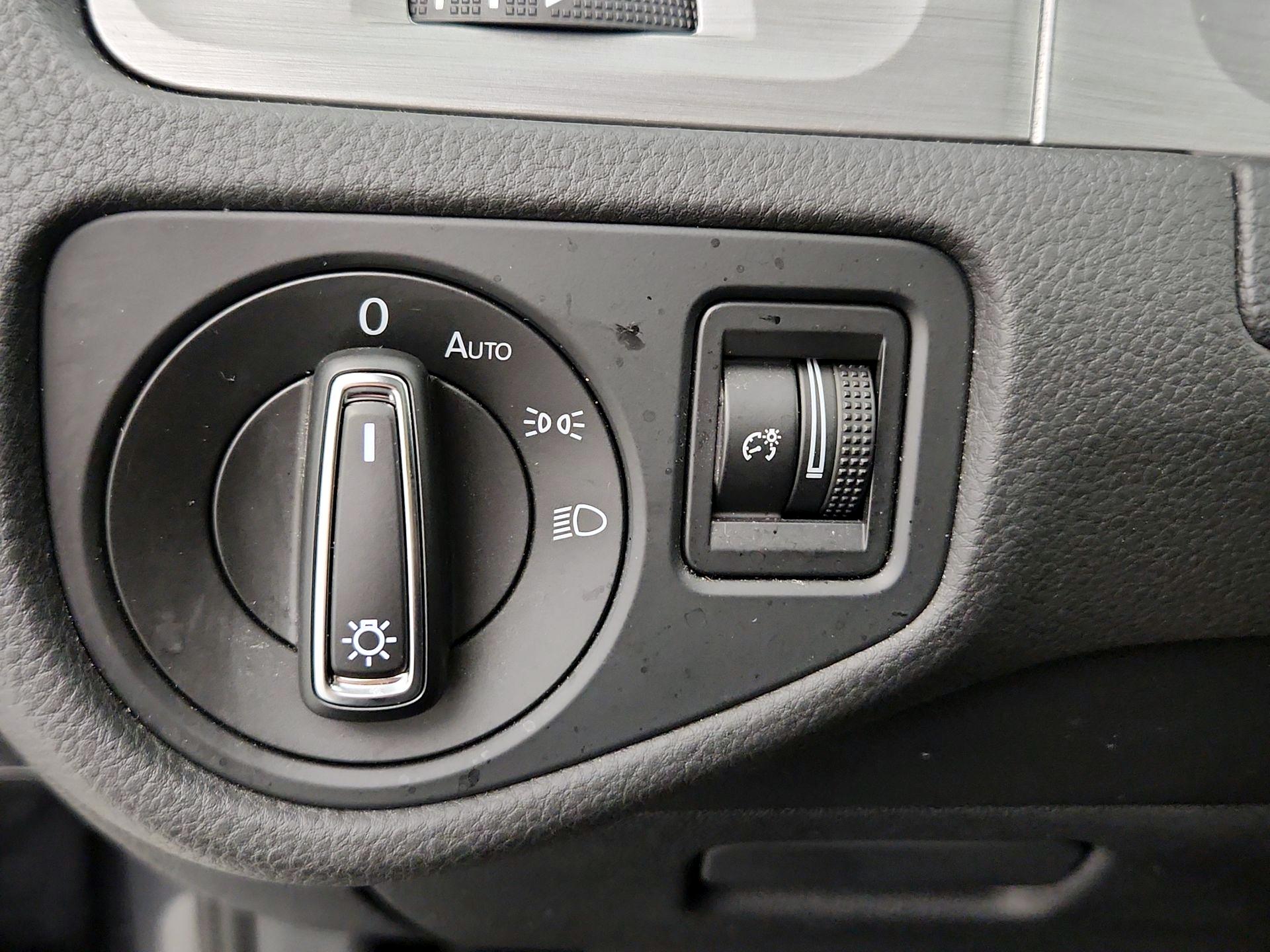 Thumbnail: 2017 Volkswagen Golf - 13