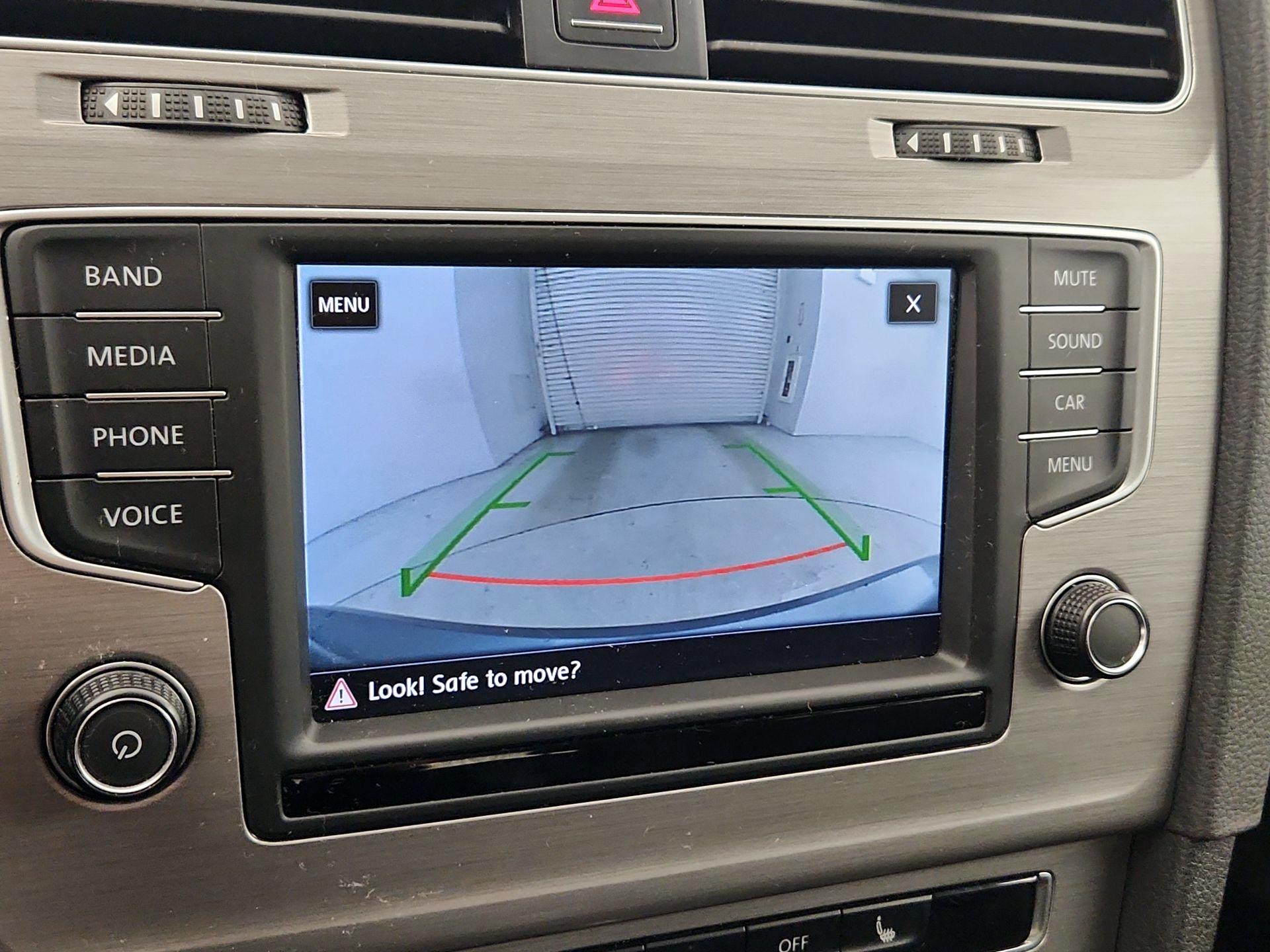 Thumbnail: 2017 Volkswagen Golf - 14