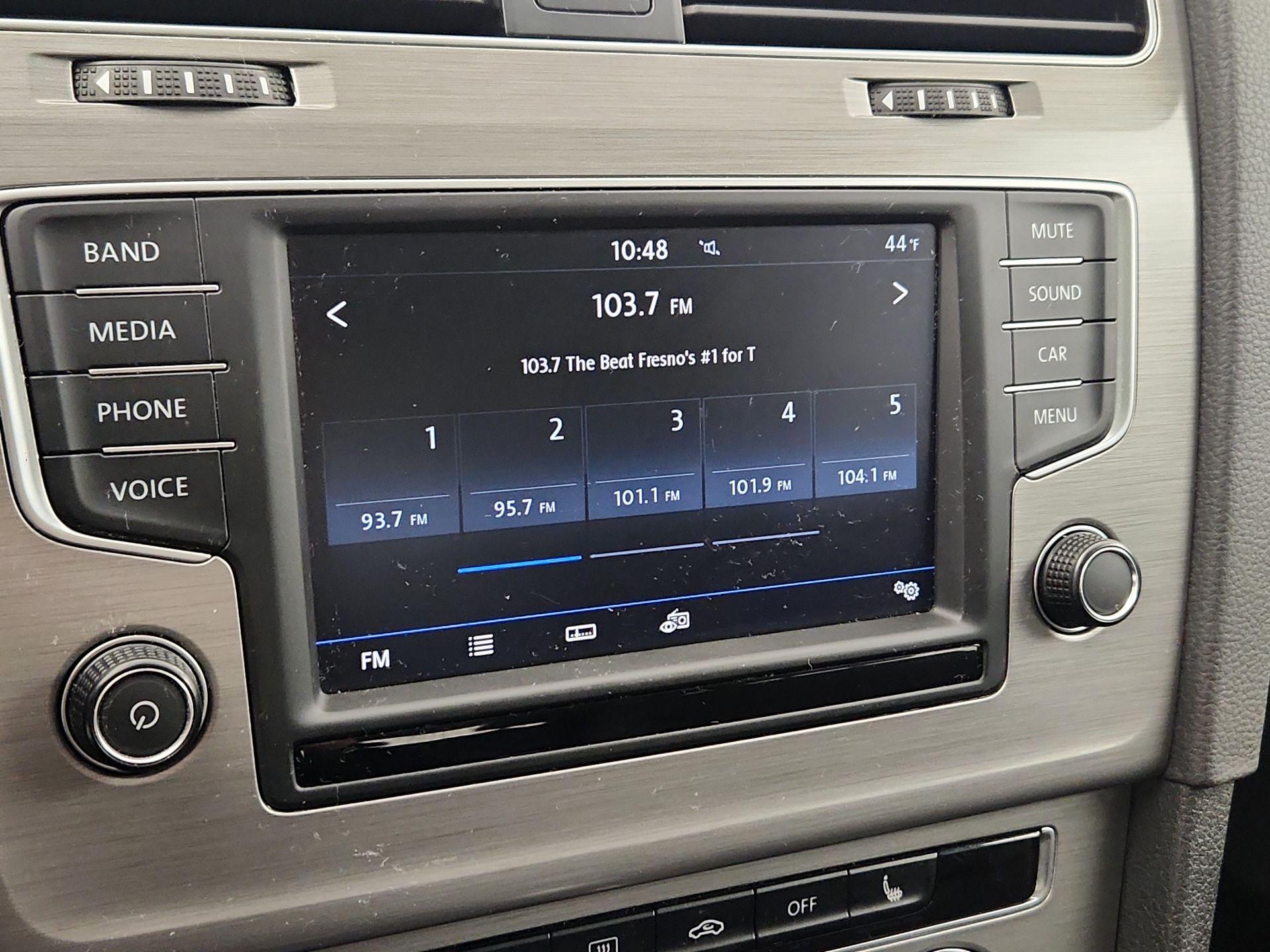 Thumbnail: 2017 Volkswagen Golf - 15