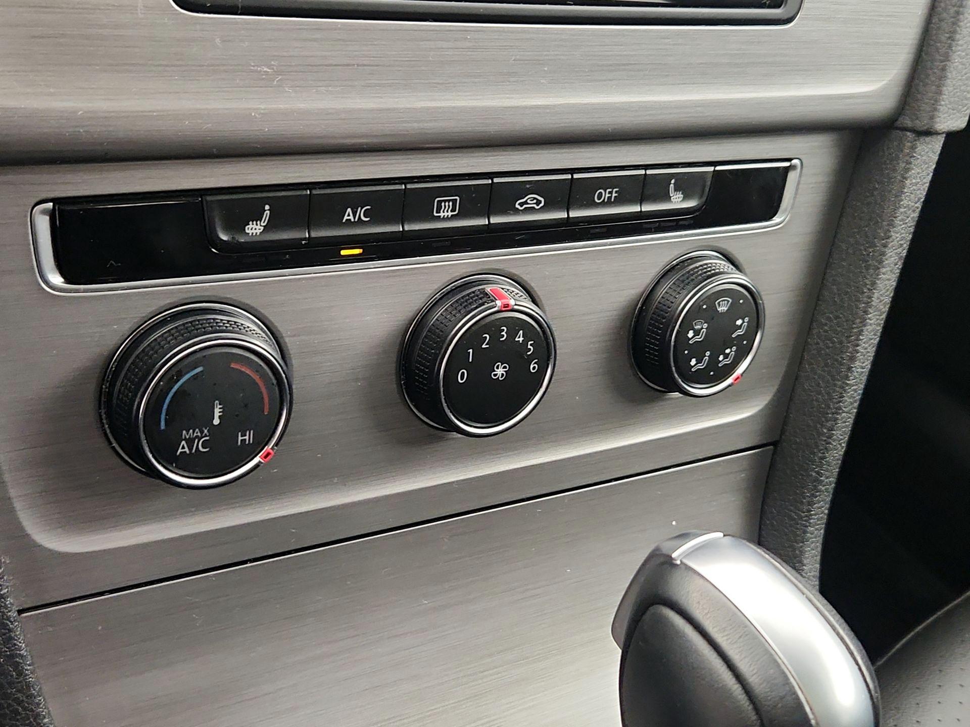 Thumbnail: 2017 Volkswagen Golf - 16