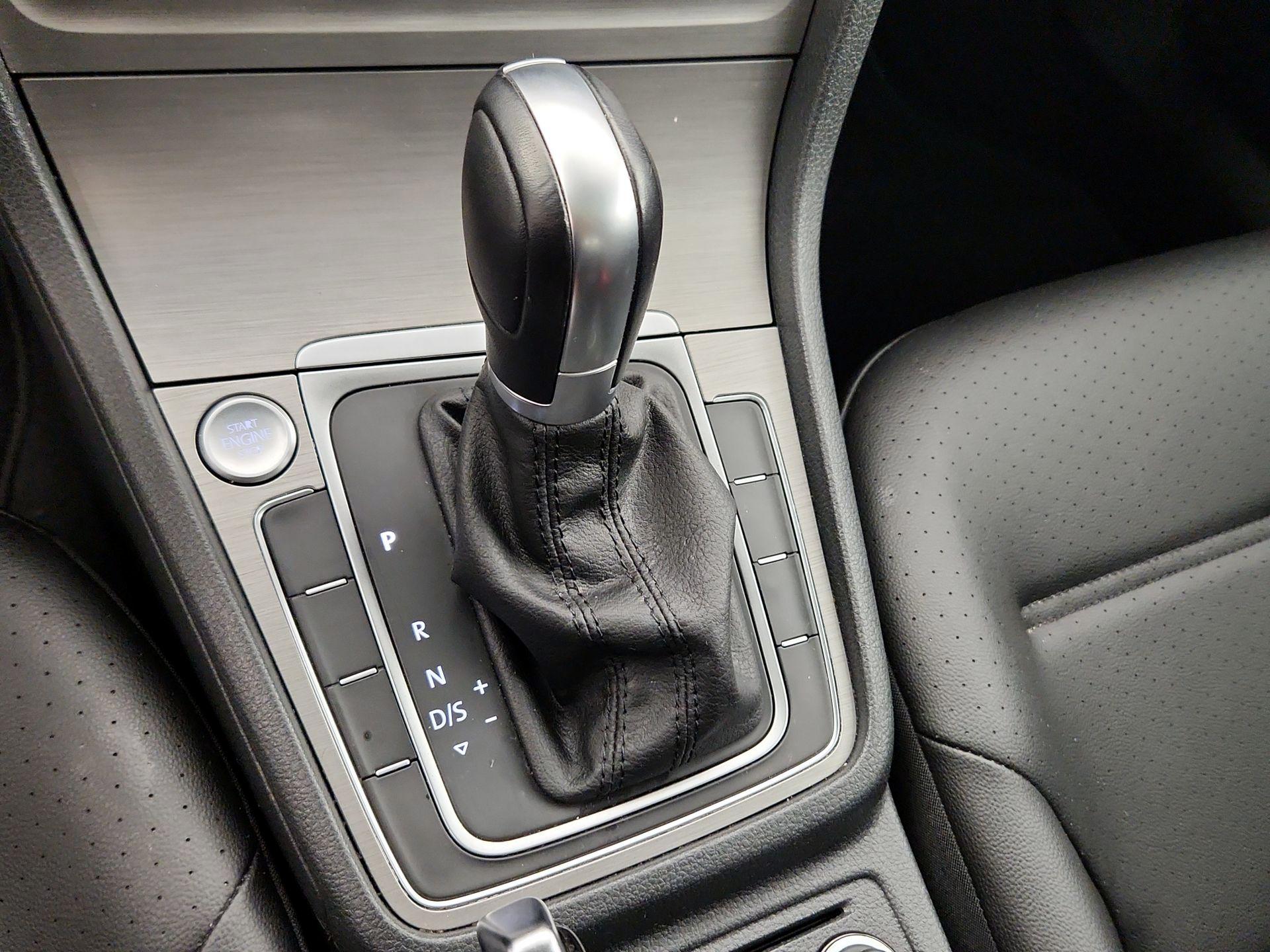 Thumbnail: 2017 Volkswagen Golf - 17