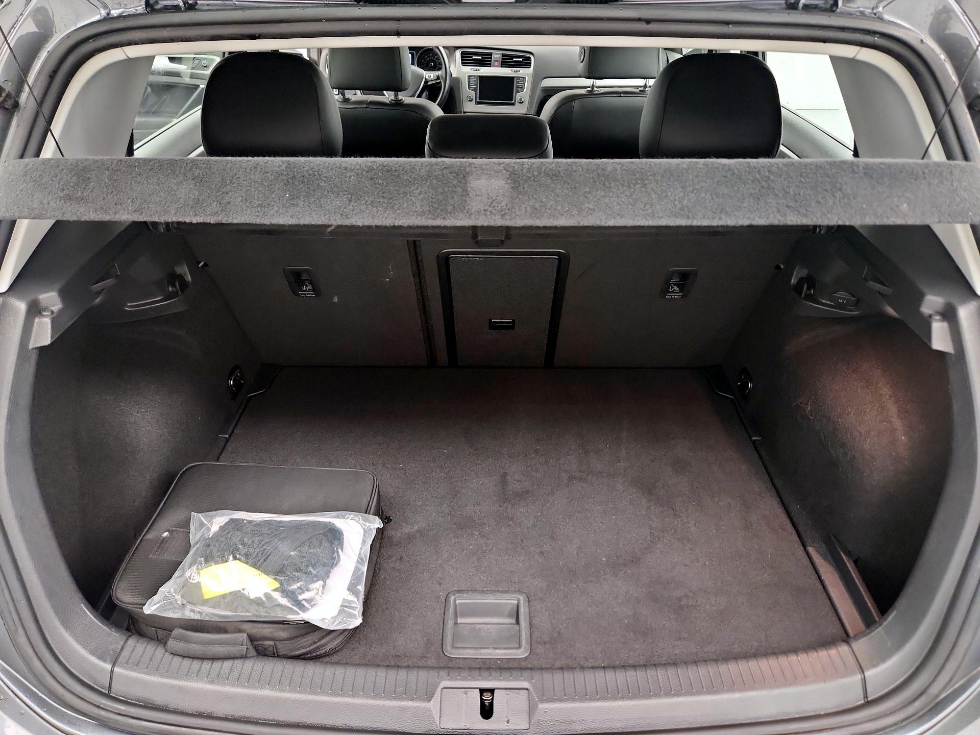 Thumbnail: 2017 Volkswagen Golf - 20