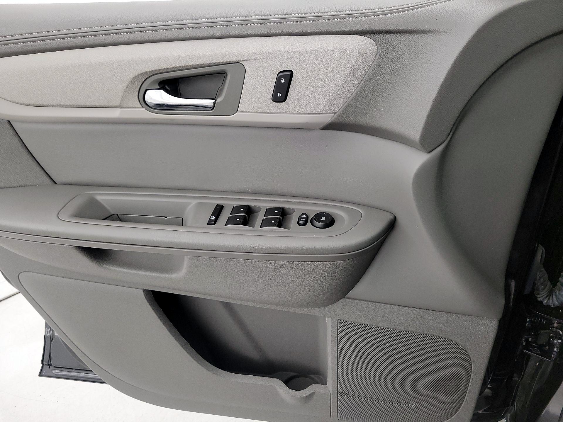 Thumbnail: 2015 Chevrolet Traverse - 12