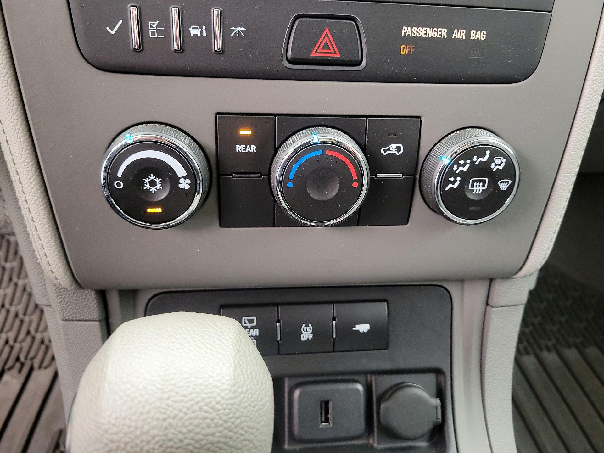 Thumbnail: 2015 Chevrolet Traverse - 16