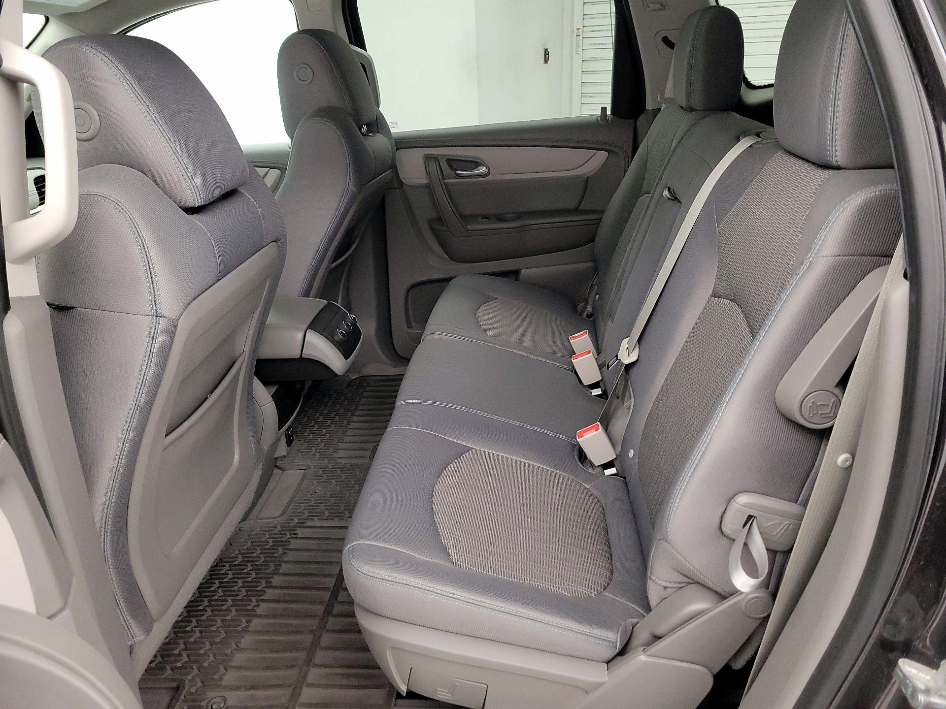 Thumbnail: 2015 Chevrolet Traverse - 19